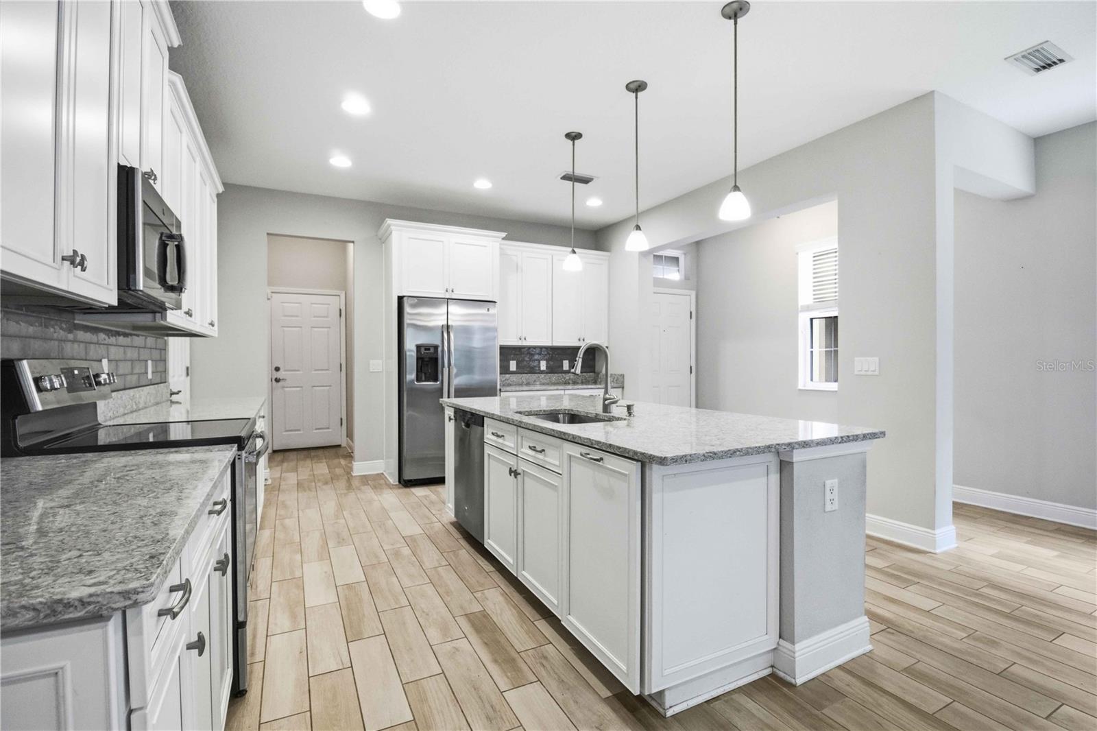 CREEKWOOD TWNHMS - Residential