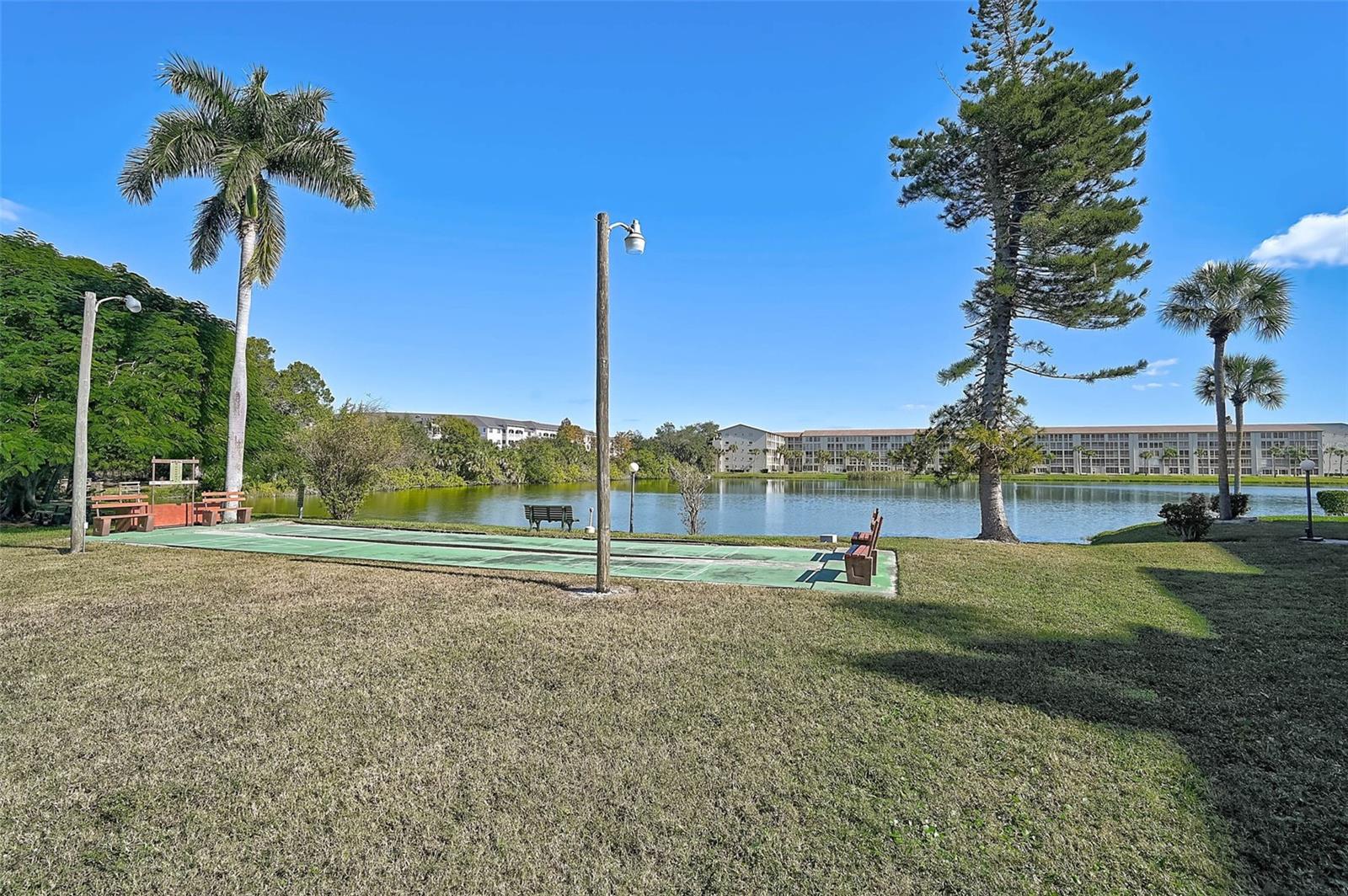 BAYSHORE ON THE LAKE APTS II SEC 2 - Residential