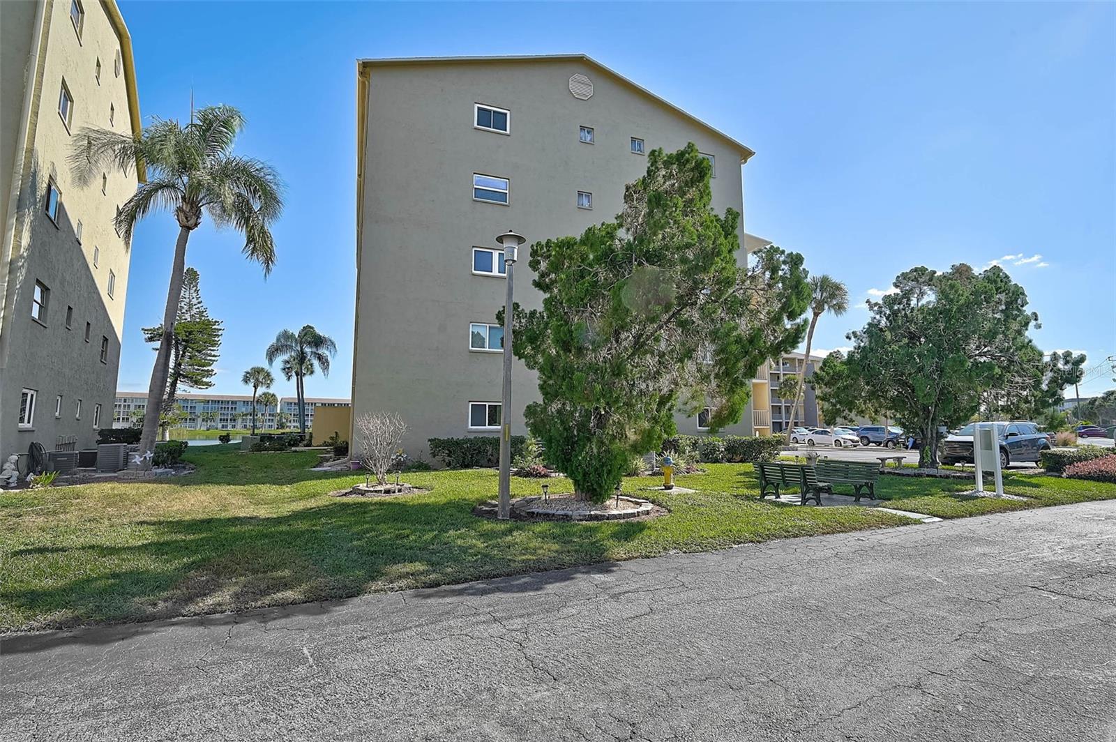 BAYSHORE ON THE LAKE APTS II SEC 2 - Residential