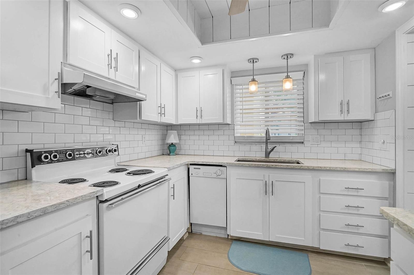 BAYSHORE ON THE LAKE APTS II SEC 2 - Residential