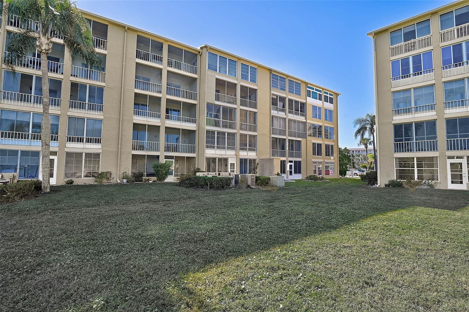 BAYSHORE ON THE LAKE APTS II SEC 2 - Residential
