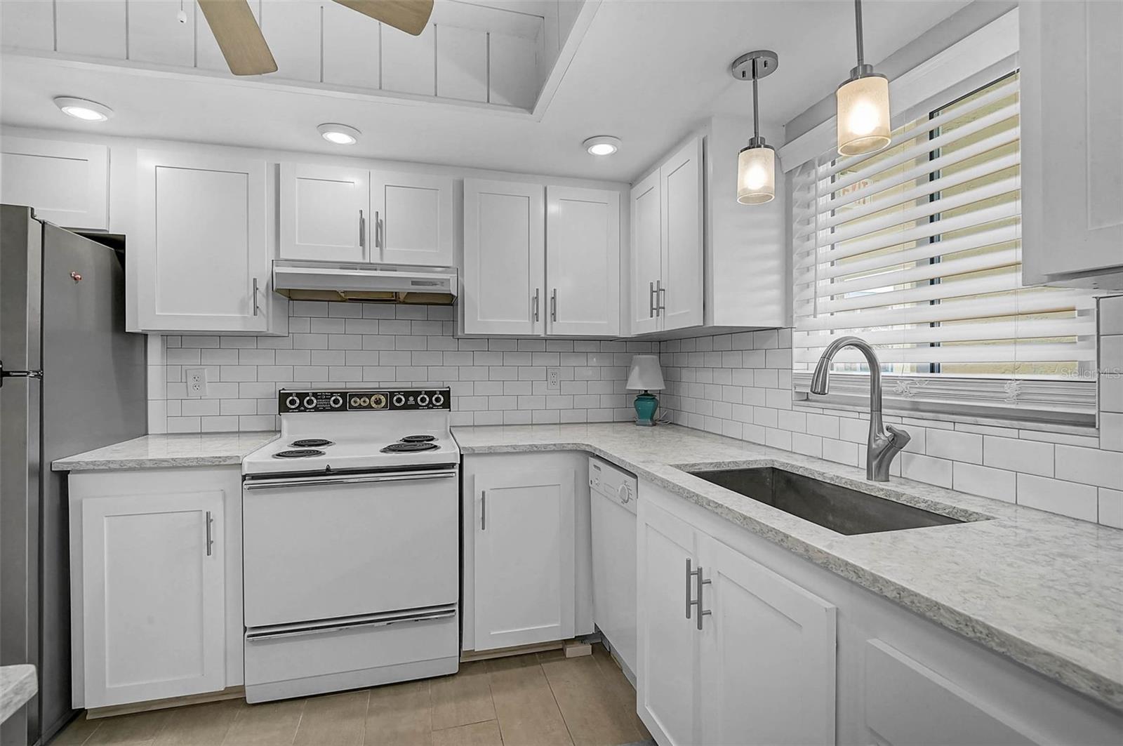 BAYSHORE ON THE LAKE APTS II SEC 2 - Residential