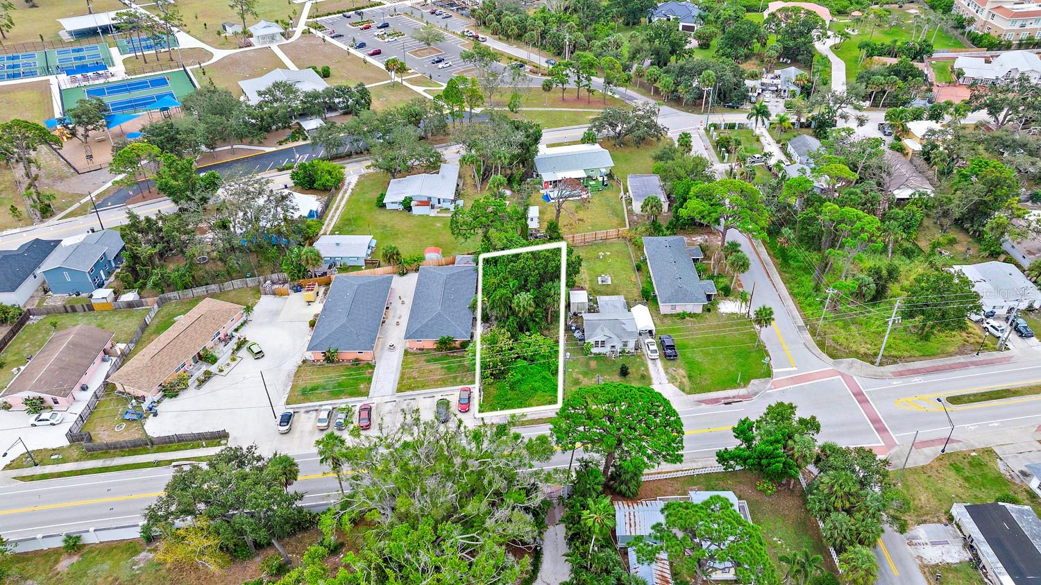 NOKOMIS - Land