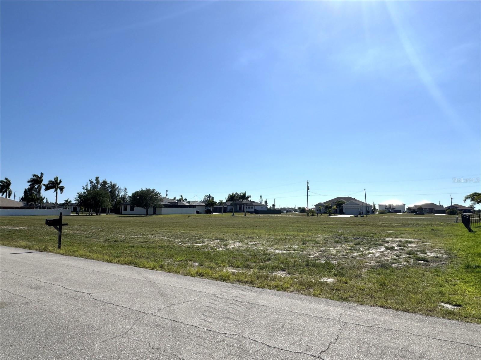 CAPE CORAL - Land