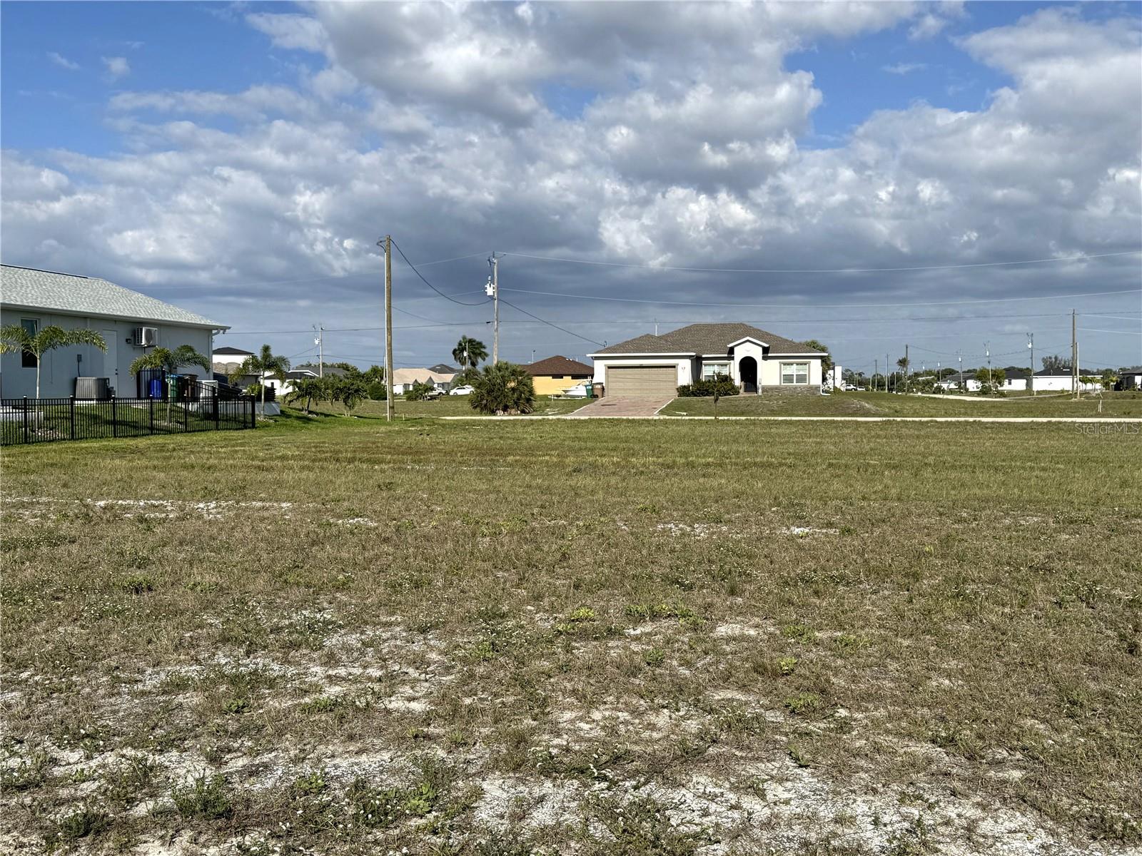 CAPE CORAL - Land