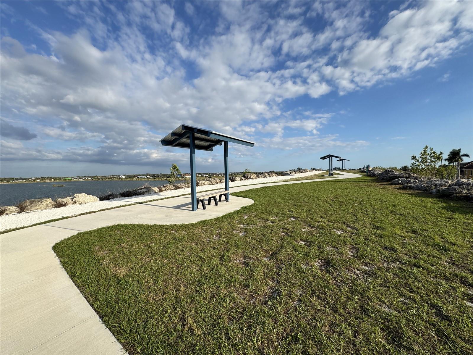 CAPE CORAL - Land