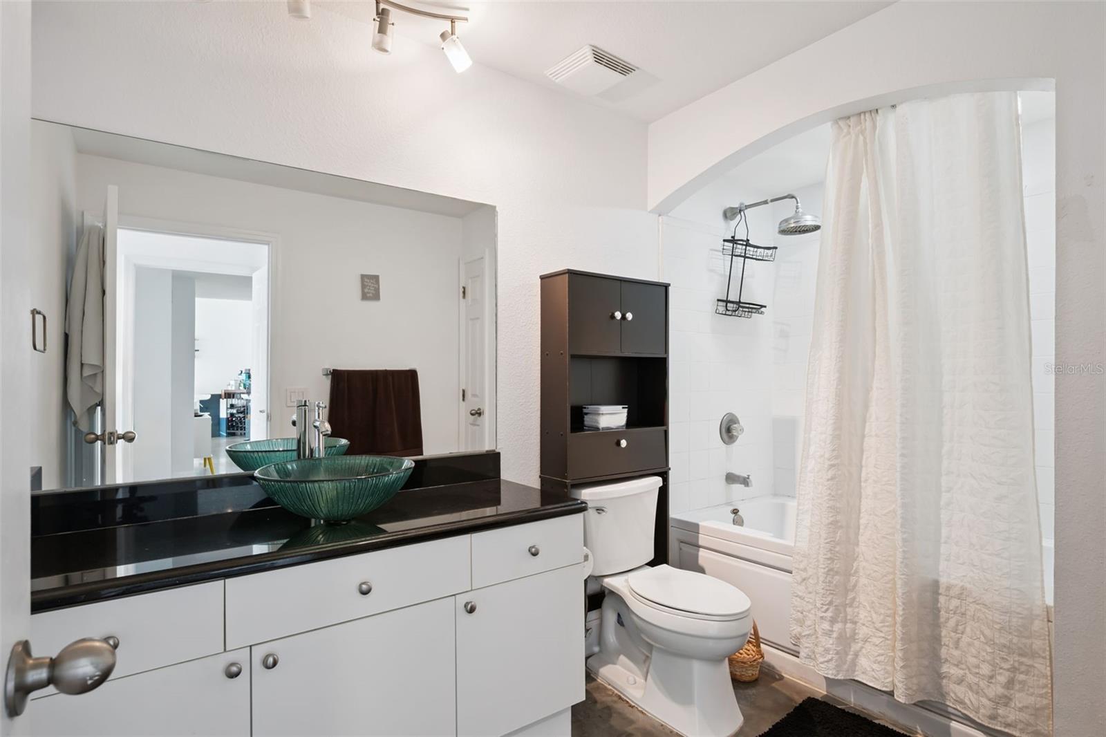 WAVERLY/LK EOLA - Residential