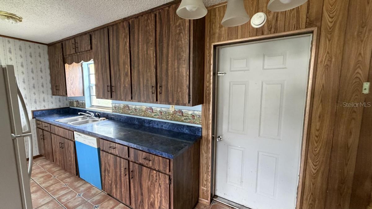 PEACH LAKE MANOR - Residential