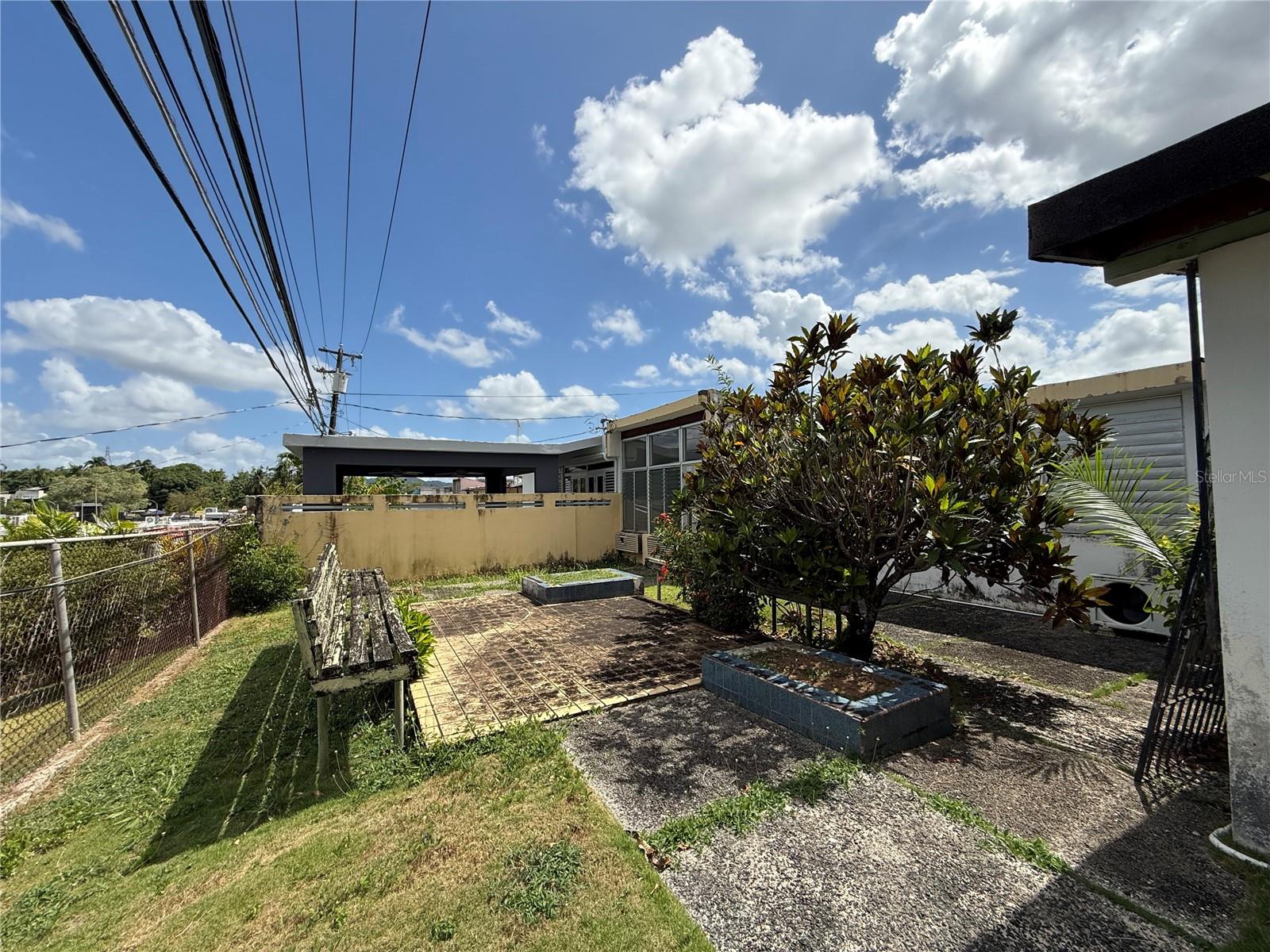 URB. PARKVILLE - Residential