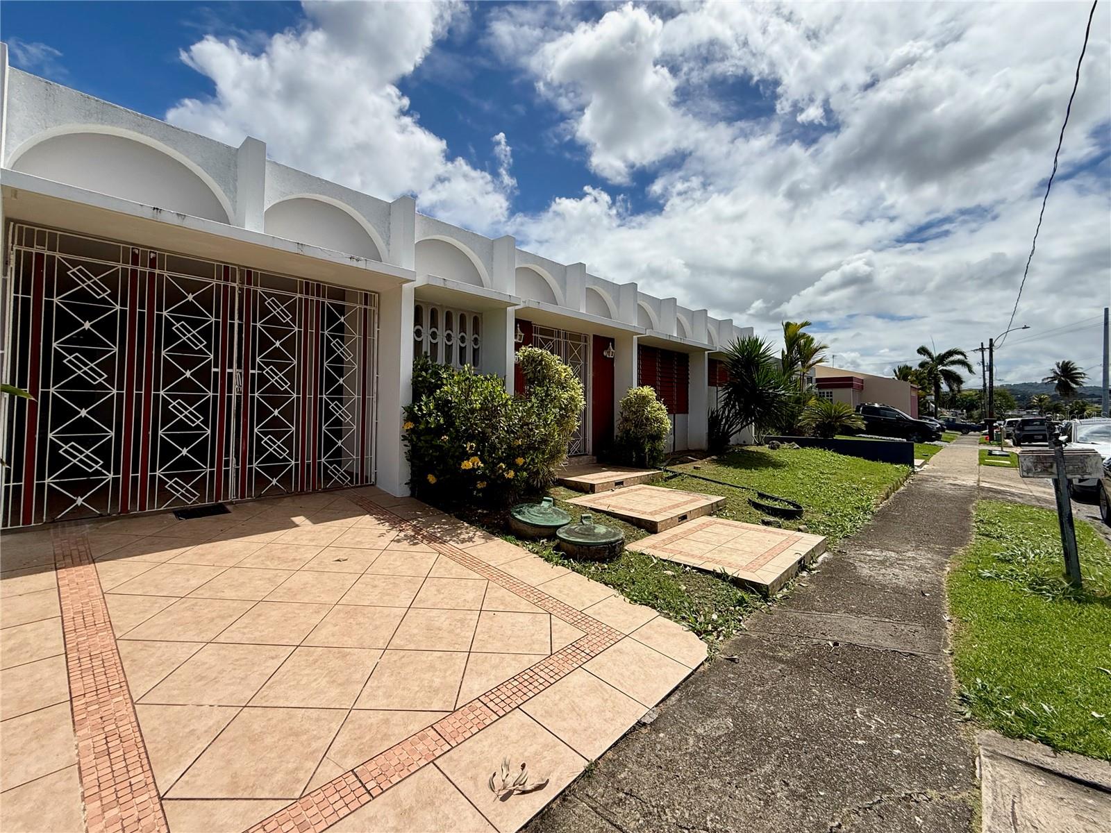 URB. PARKVILLE - Residential