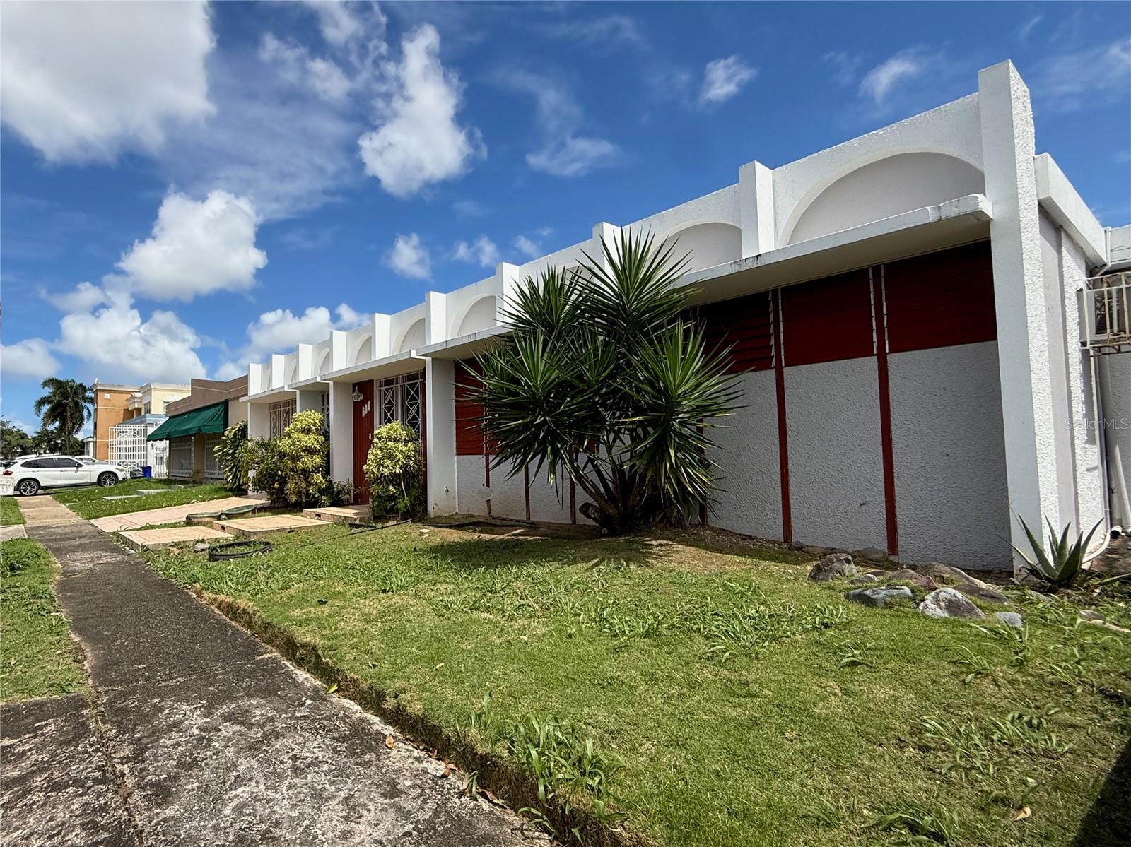 URB. PARKVILLE - Residential