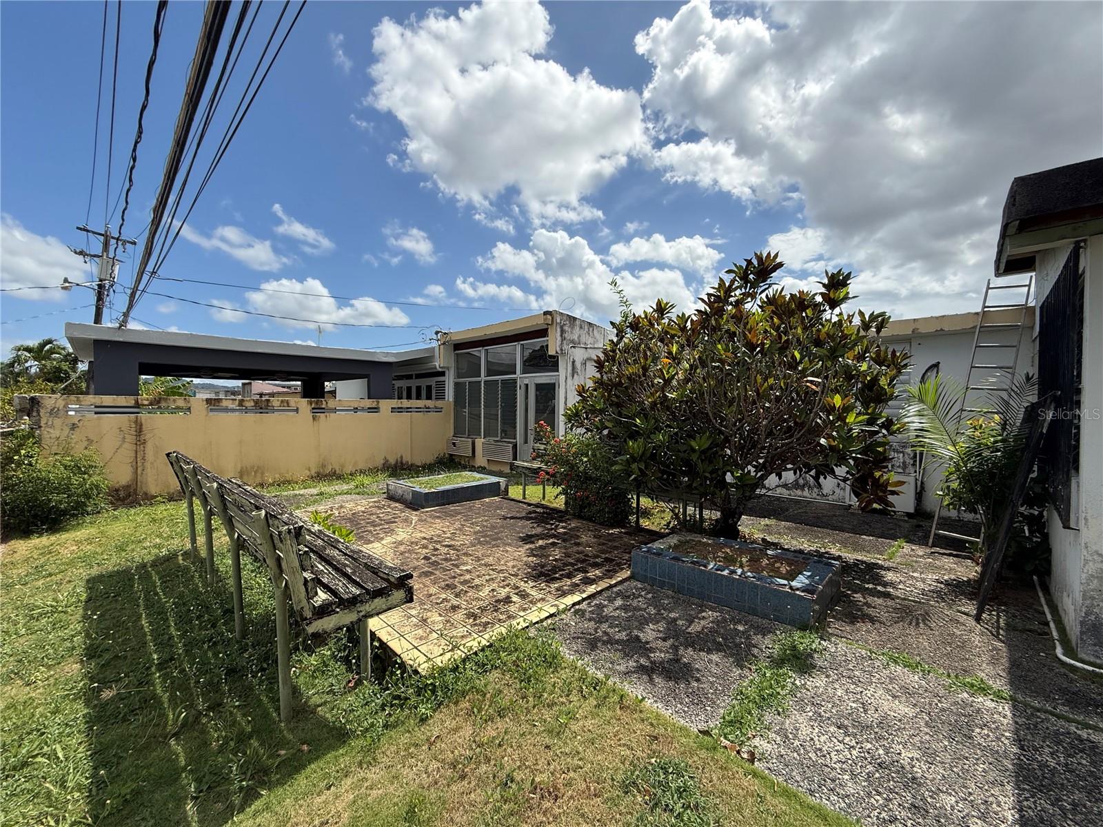 URB. PARKVILLE - Residential