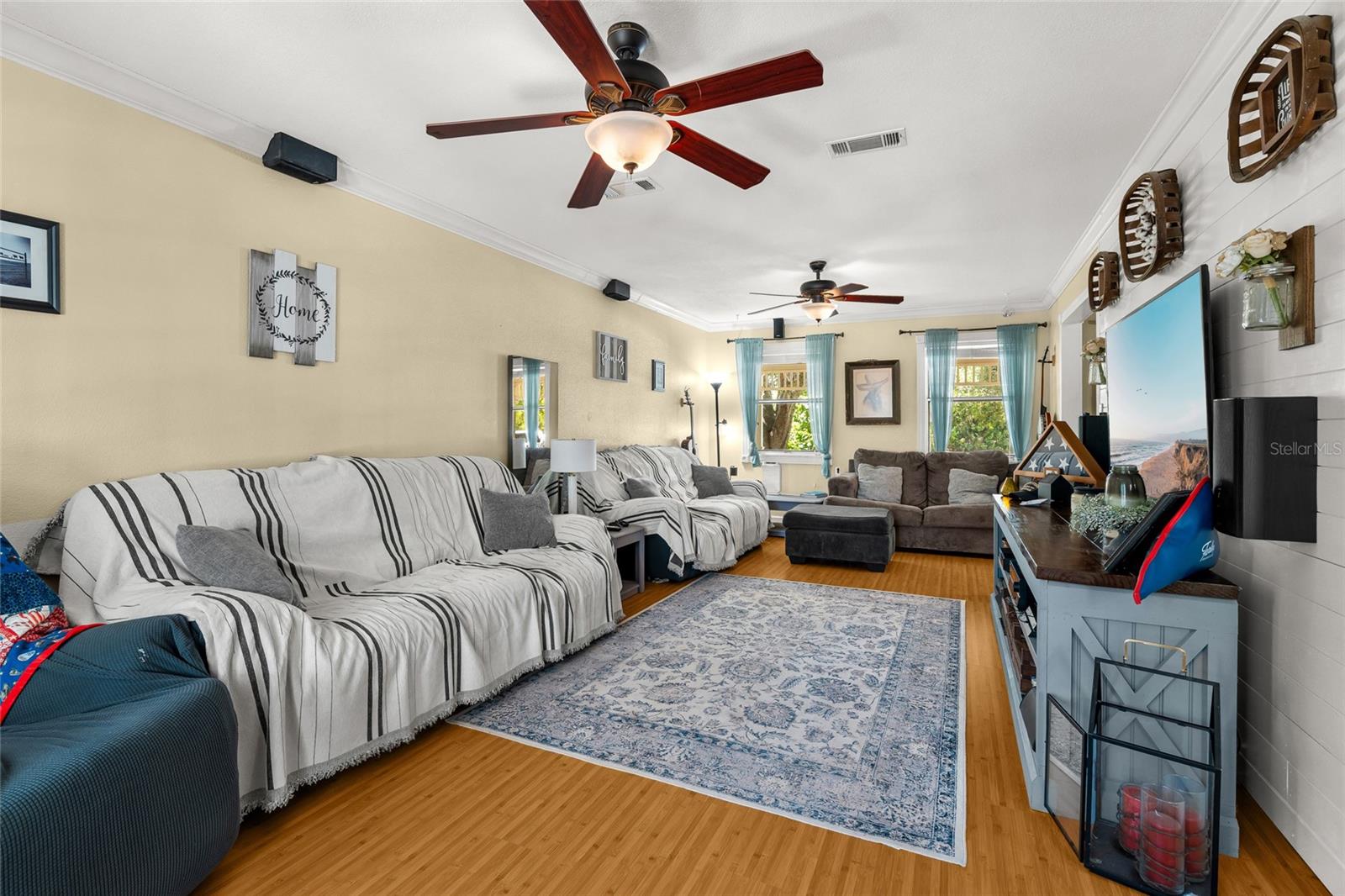 MISSION VALLEY ESTATE SEC B-1 - Residential