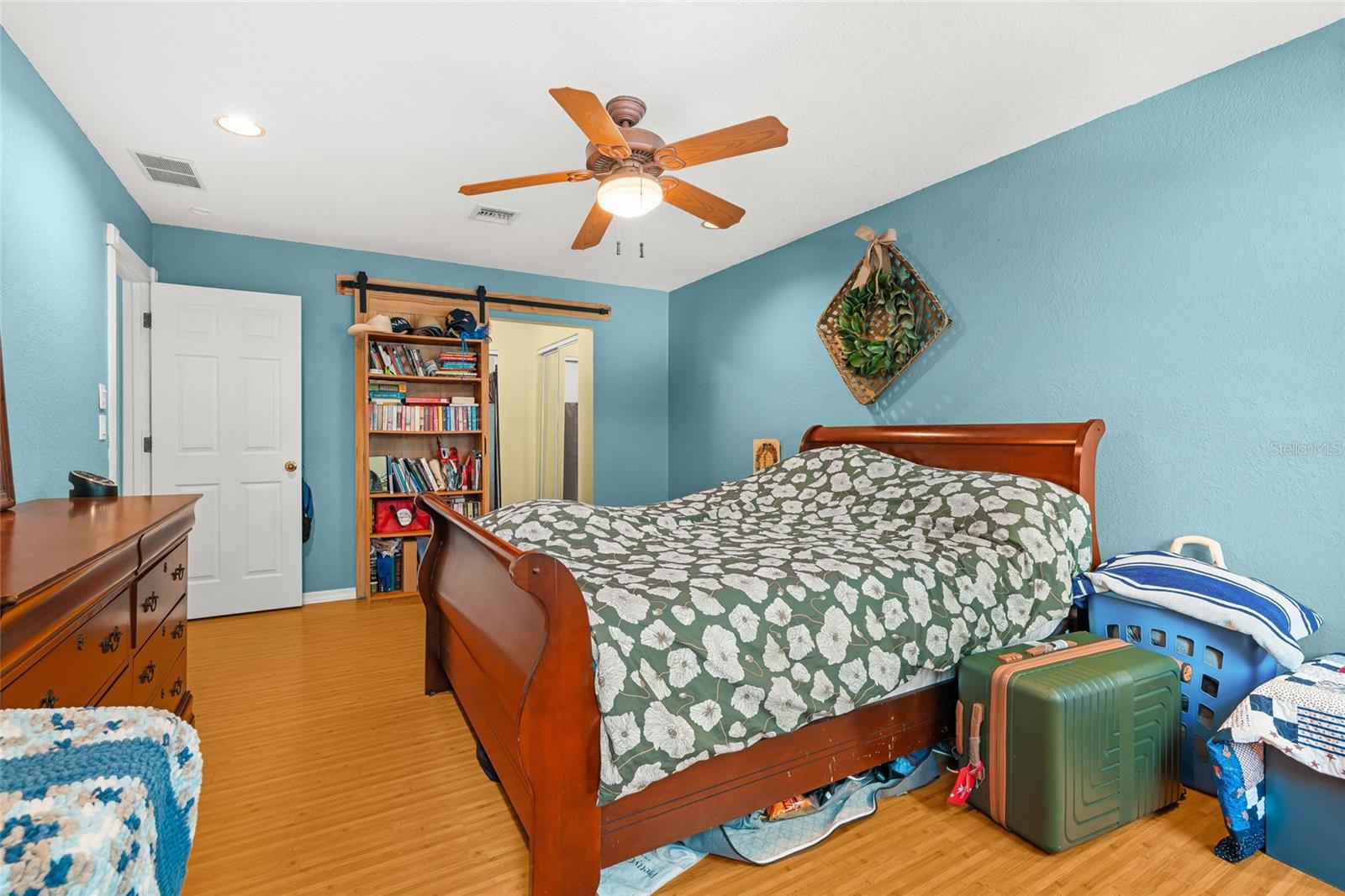MISSION VALLEY ESTATE SEC B-1 - Residential