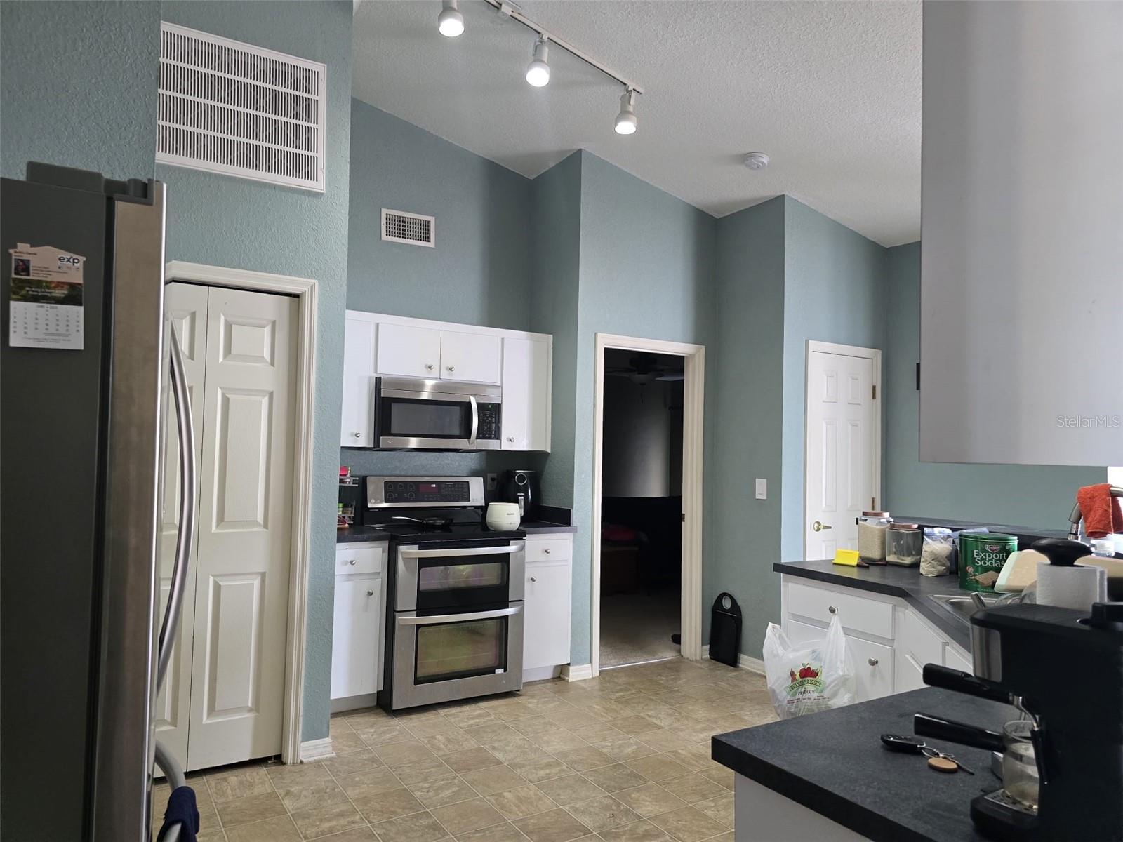 ENCLAVE/IMPERIAL LAKES - Residential