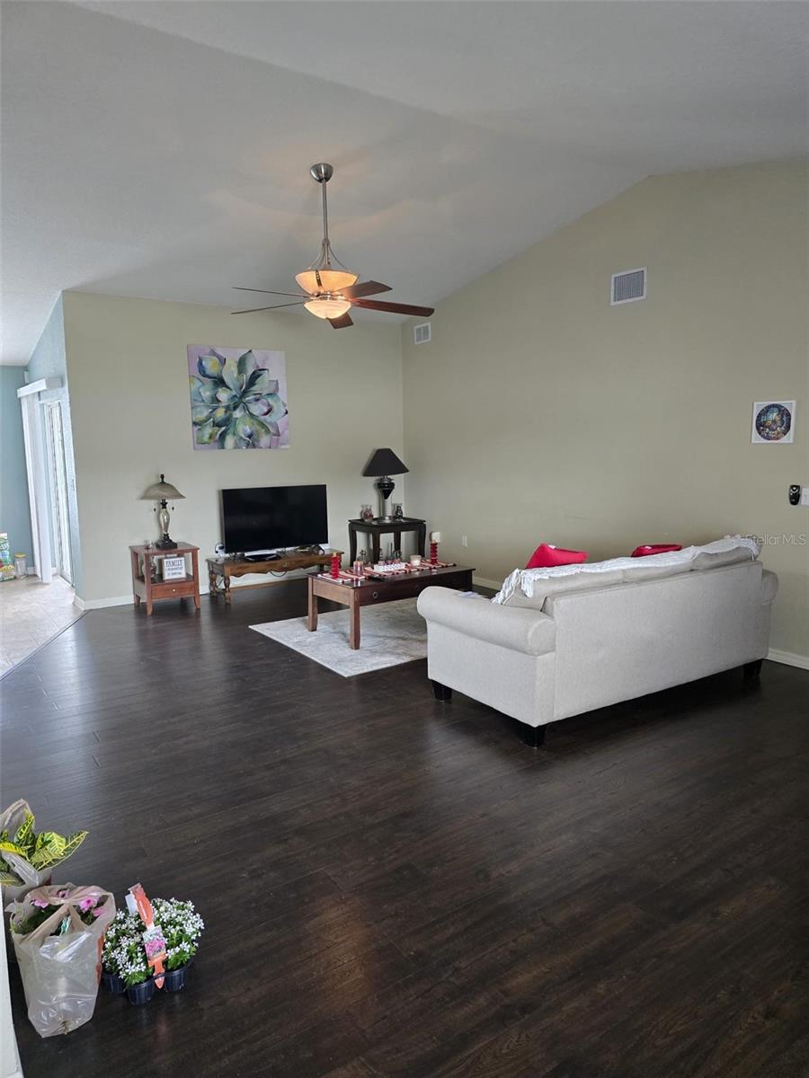 ENCLAVE/IMPERIAL LAKES - Residential