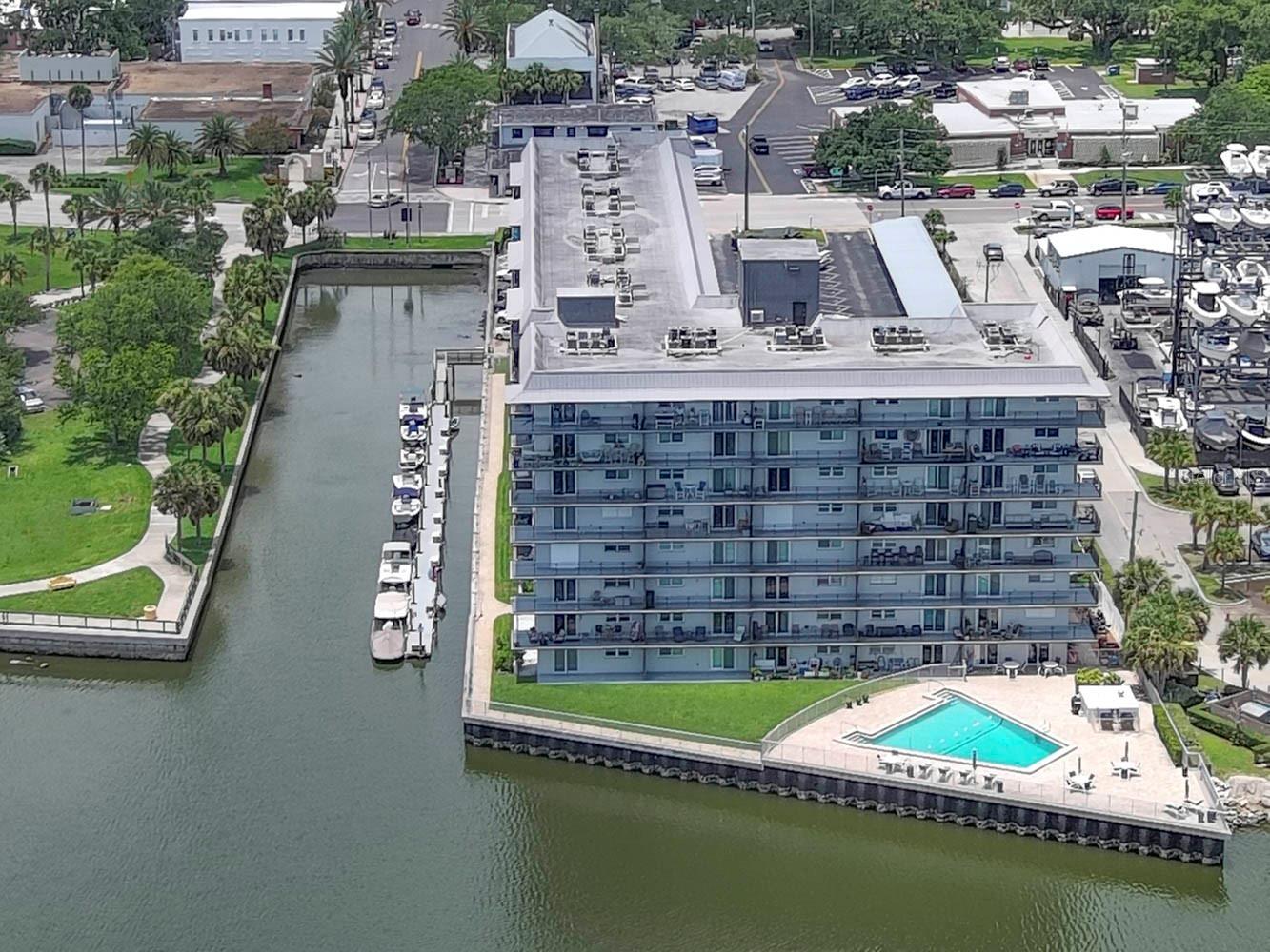CAPTAINS QUARTERS - Residential