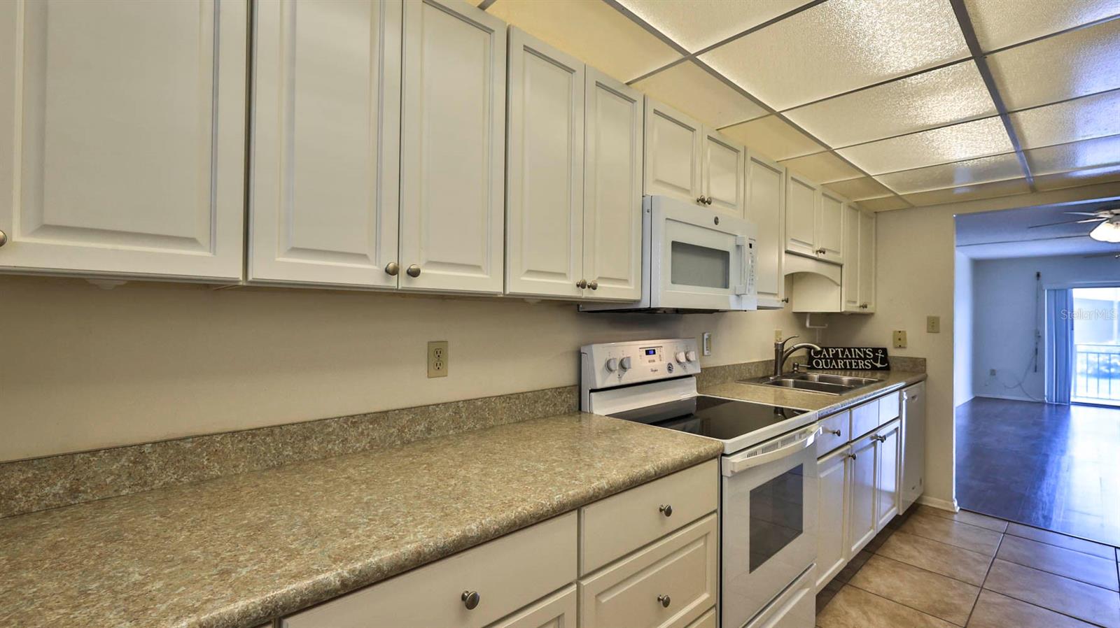 CAPTAINS QUARTERS - Residential
