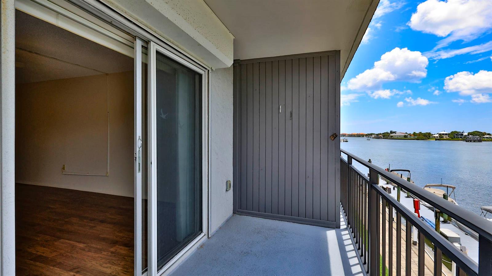 CAPTAINS QUARTERS - Residential