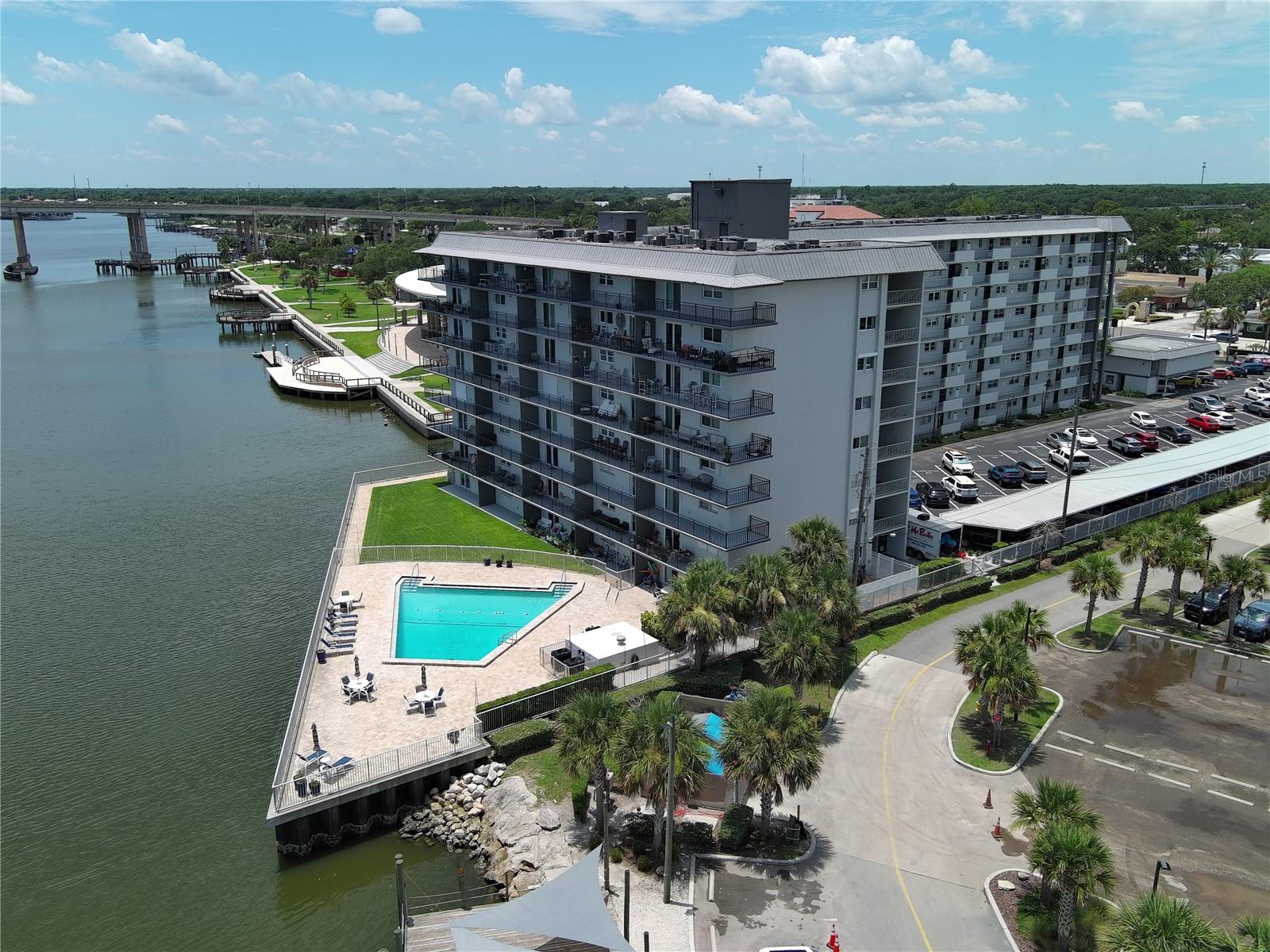 CAPTAINS QUARTERS - Residential