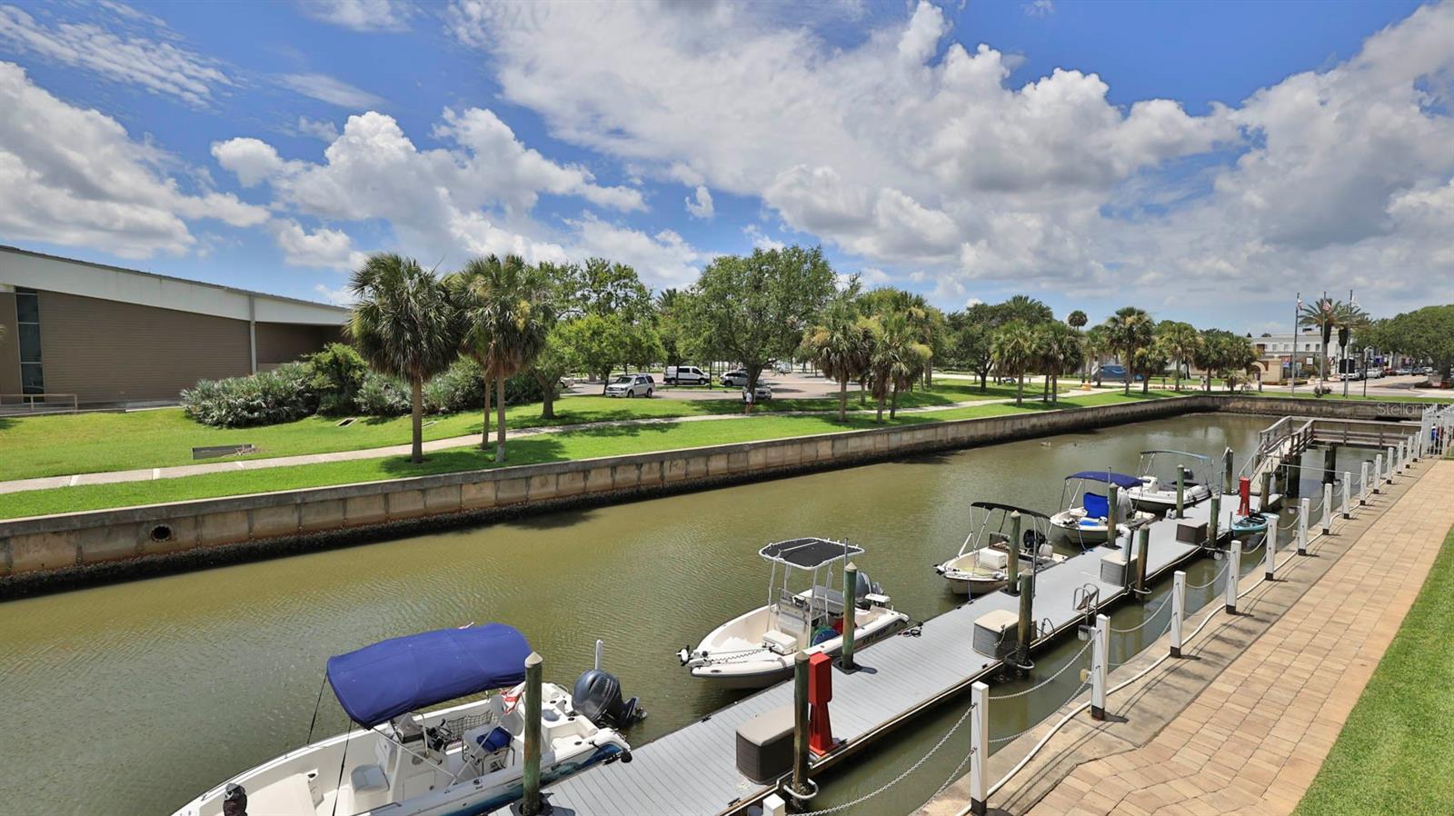 CAPTAINS QUARTERS - Residential