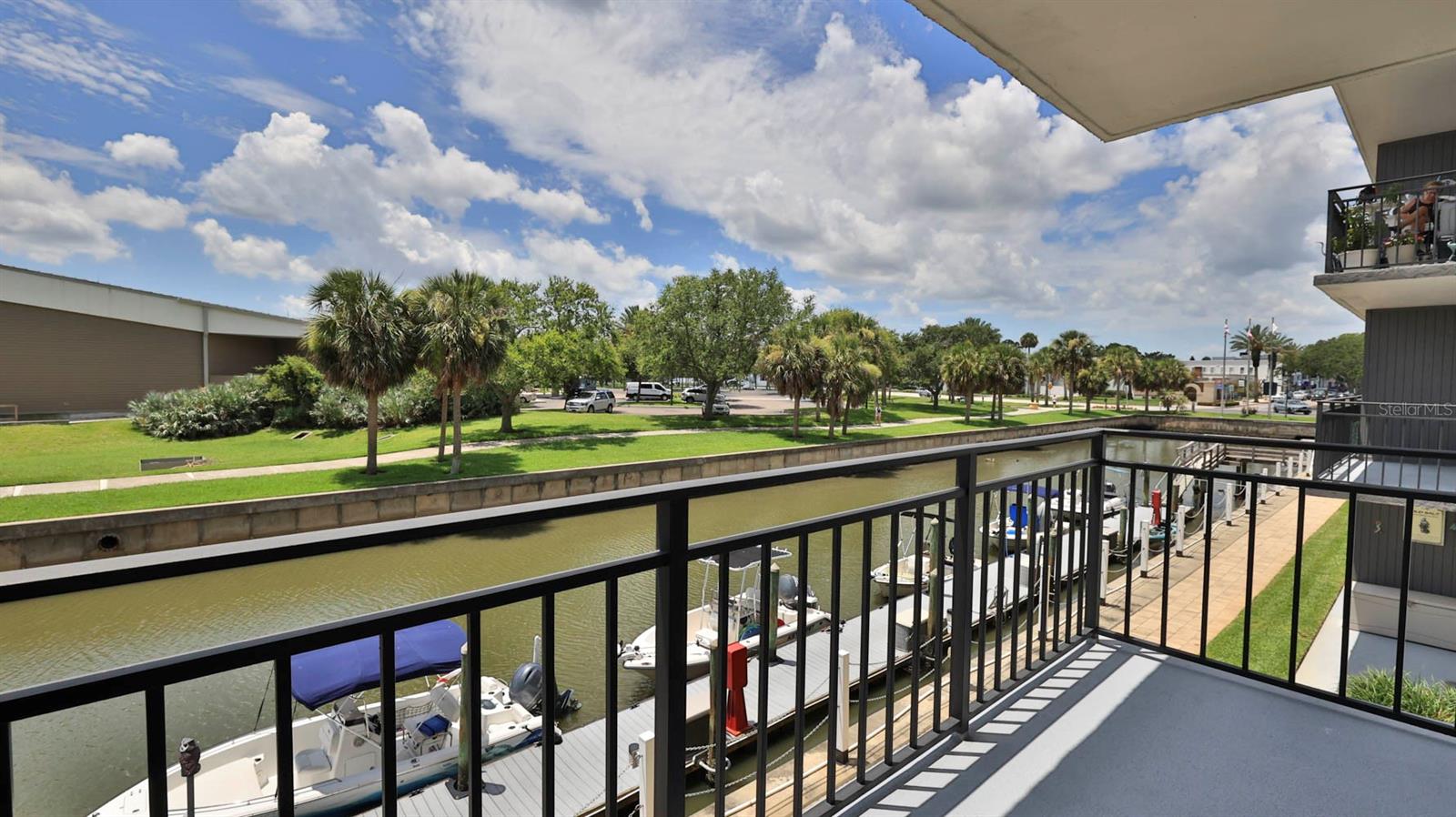 CAPTAINS QUARTERS - Residential