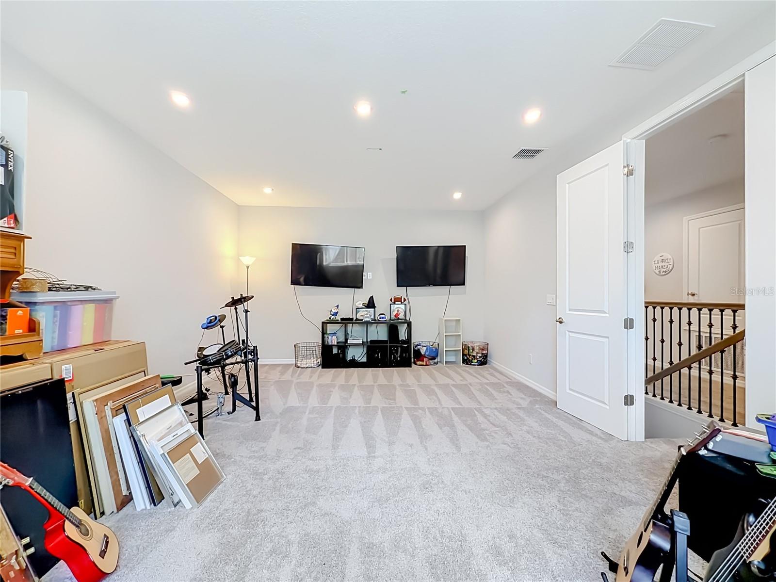 CRESTVIEW - Residential