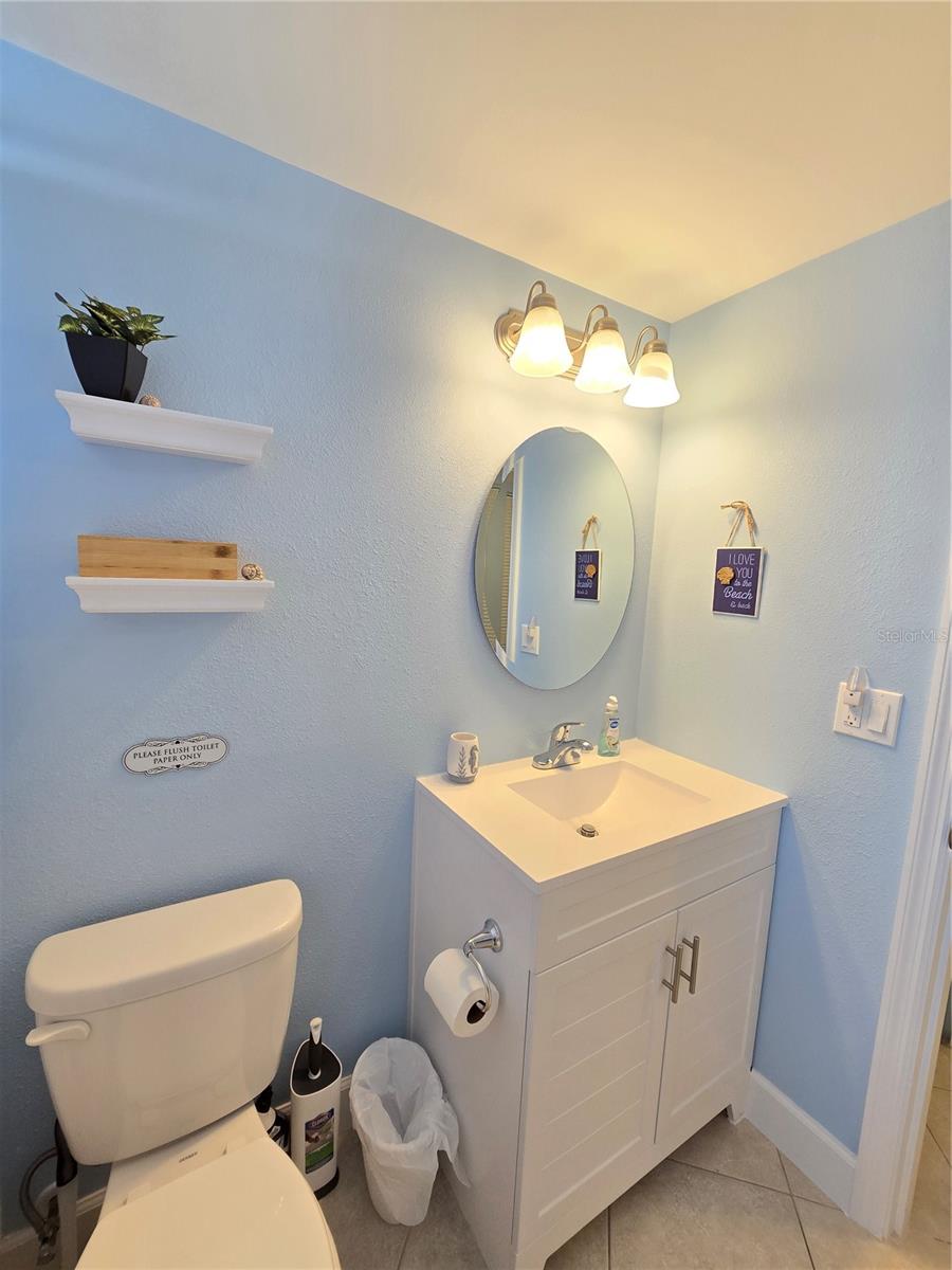 TROPICAL BREEZE CONDO - Residential