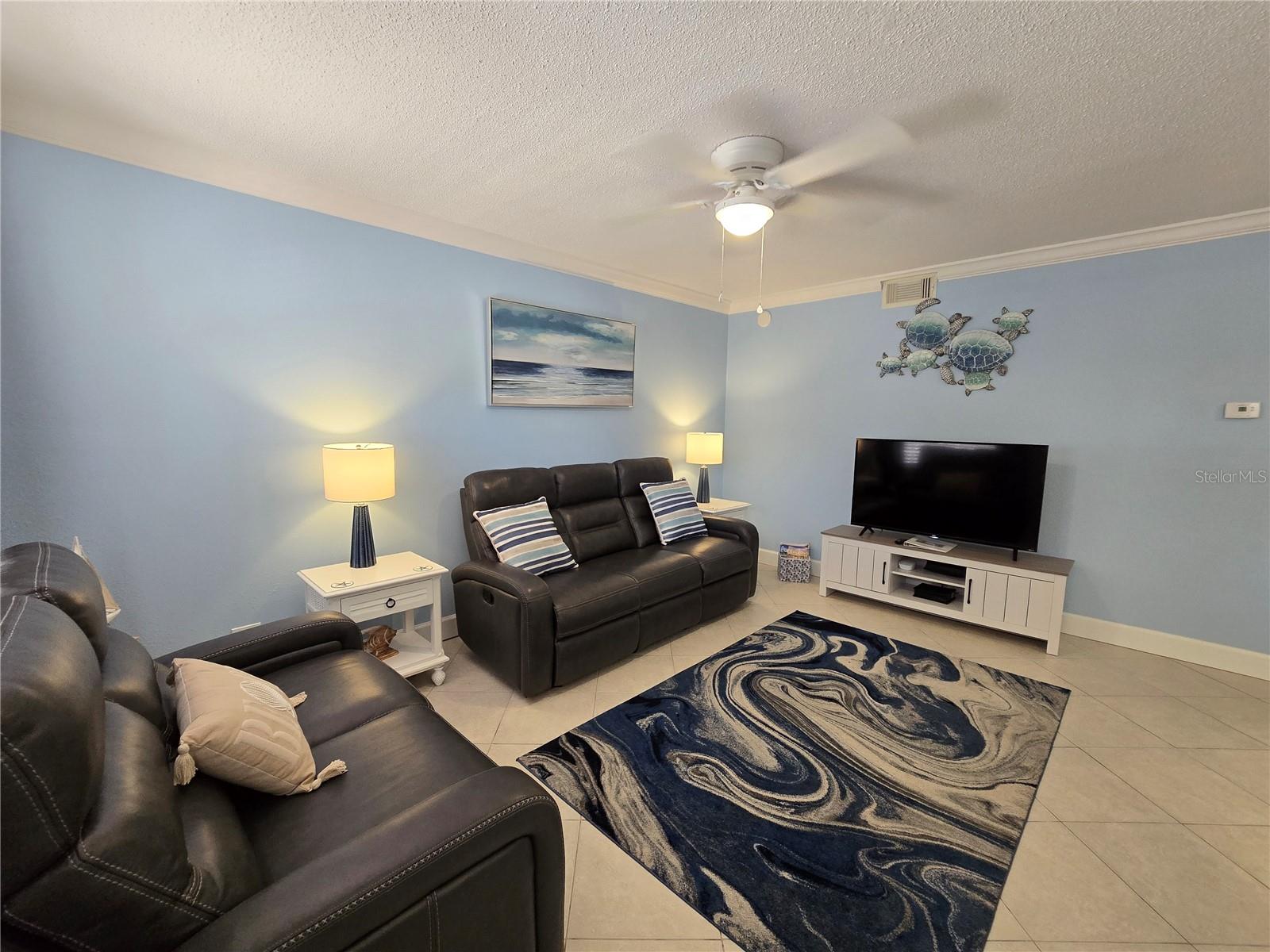 TROPICAL BREEZE CONDO - Residential