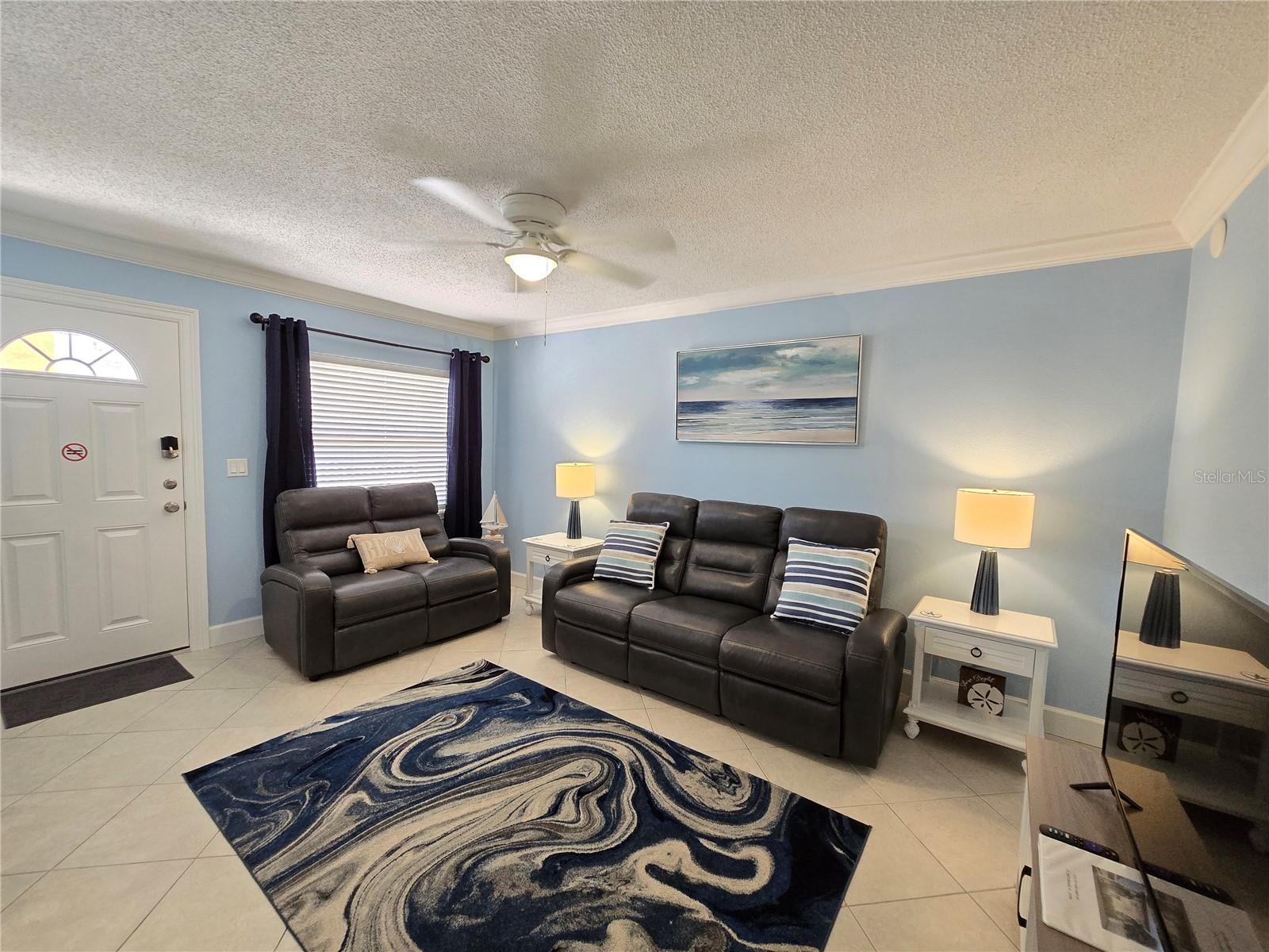 TROPICAL BREEZE CONDO - Residential