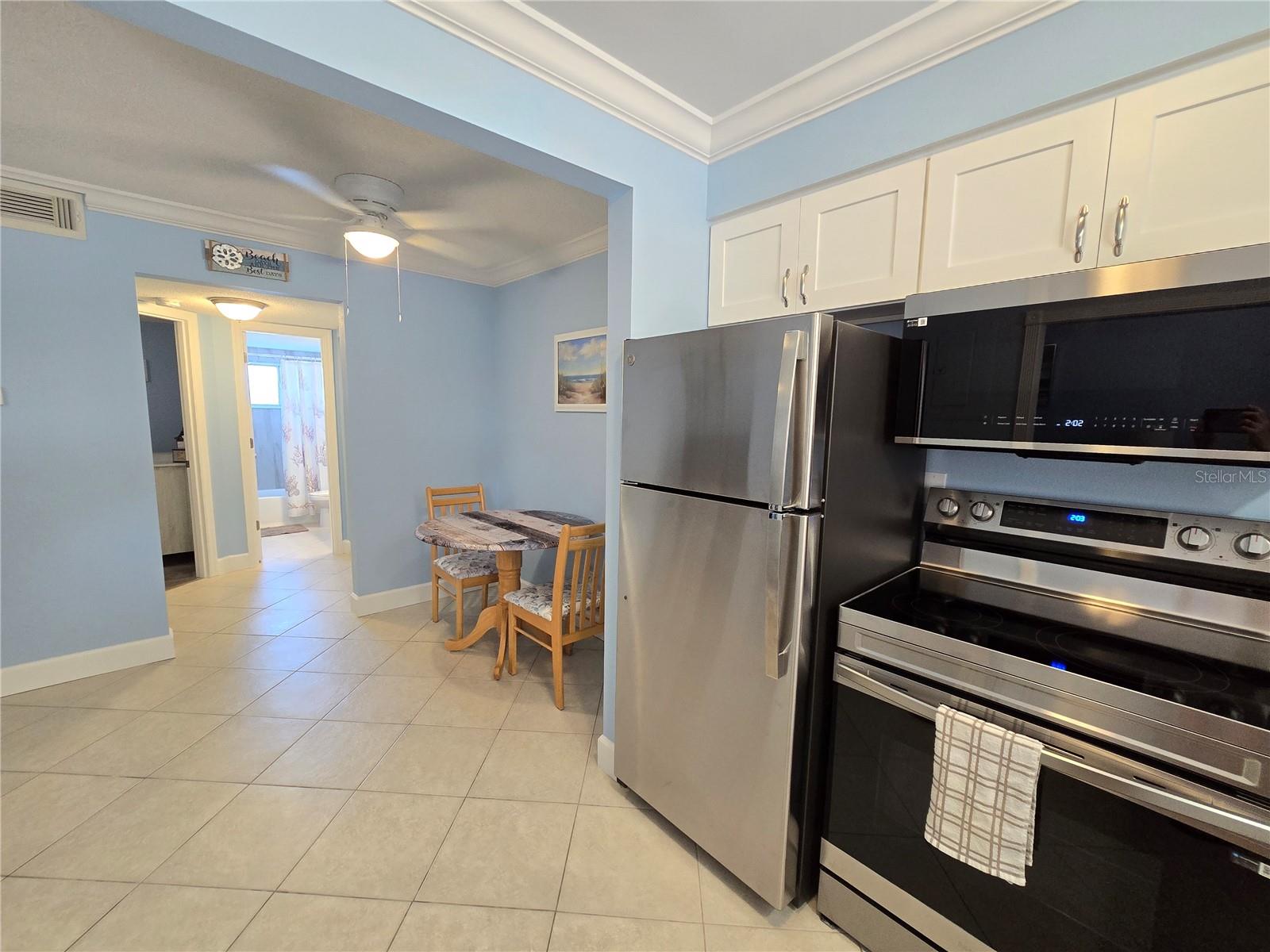 TROPICAL BREEZE CONDO - Residential