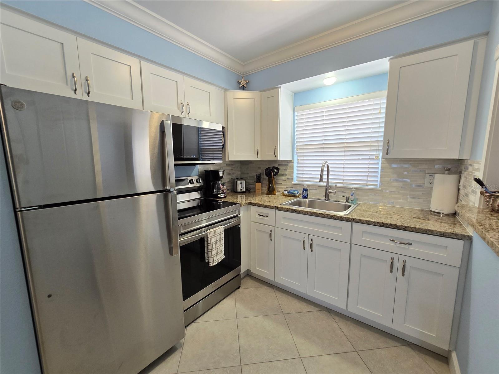 TROPICAL BREEZE CONDO - Residential