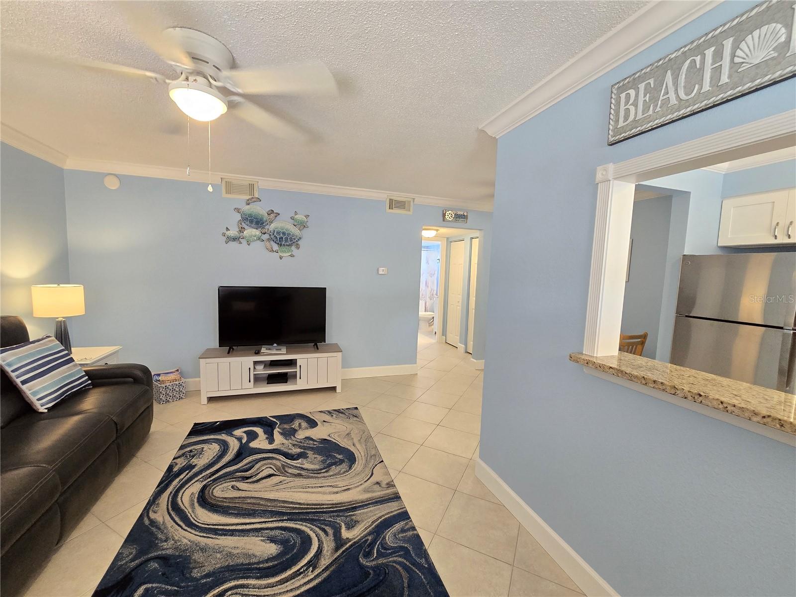 TROPICAL BREEZE CONDO - Residential