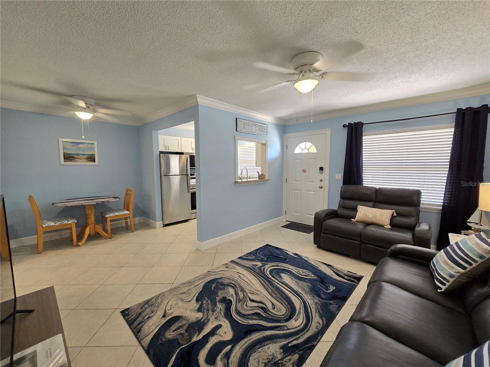 TROPICAL BREEZE CONDO - Residential
