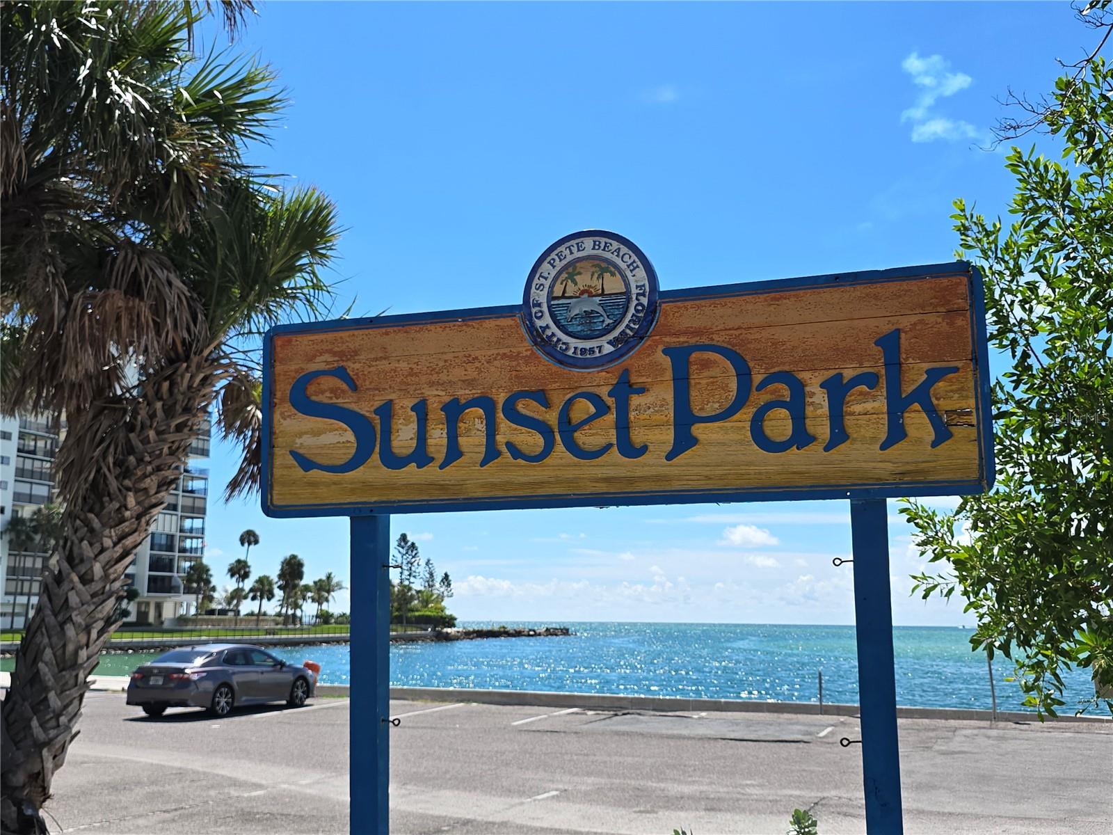 TROPICAL BREEZE CONDO - Residential