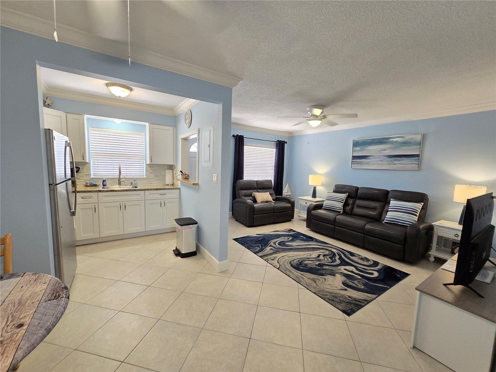 TROPICAL BREEZE CONDO - Residential