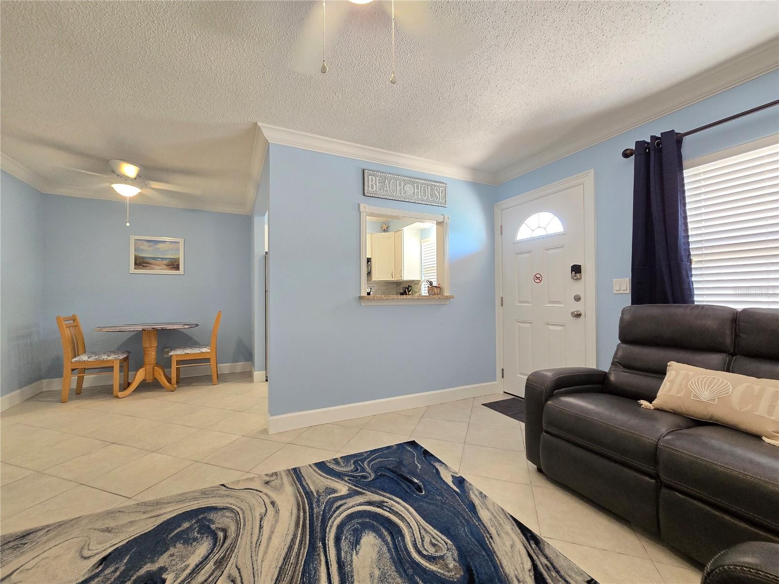 TROPICAL BREEZE CONDO - Residential