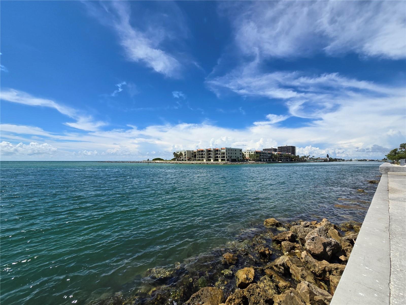 TROPICAL BREEZE CONDO - Residential