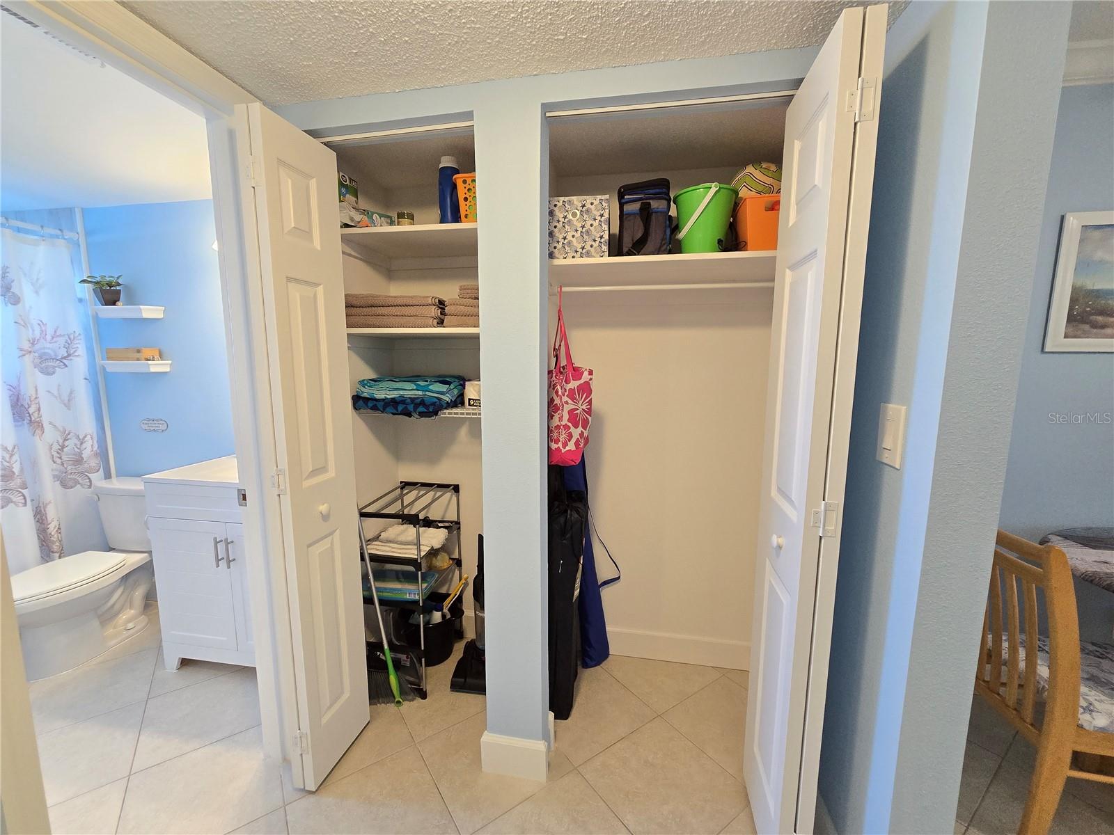 TROPICAL BREEZE CONDO - Residential