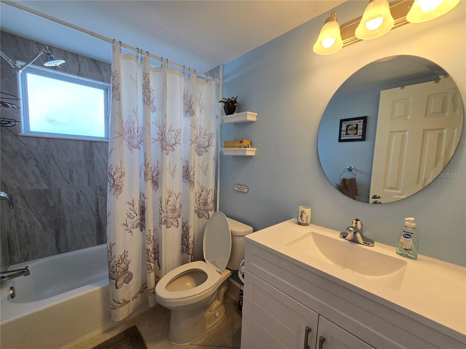 TROPICAL BREEZE CONDO - Residential