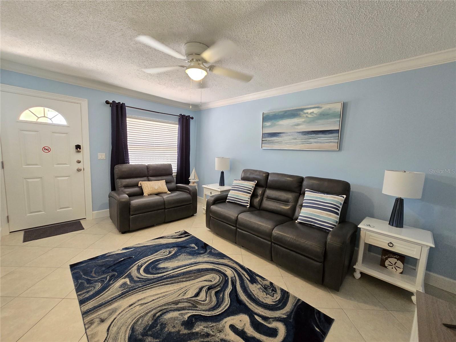 TROPICAL BREEZE CONDO - Residential