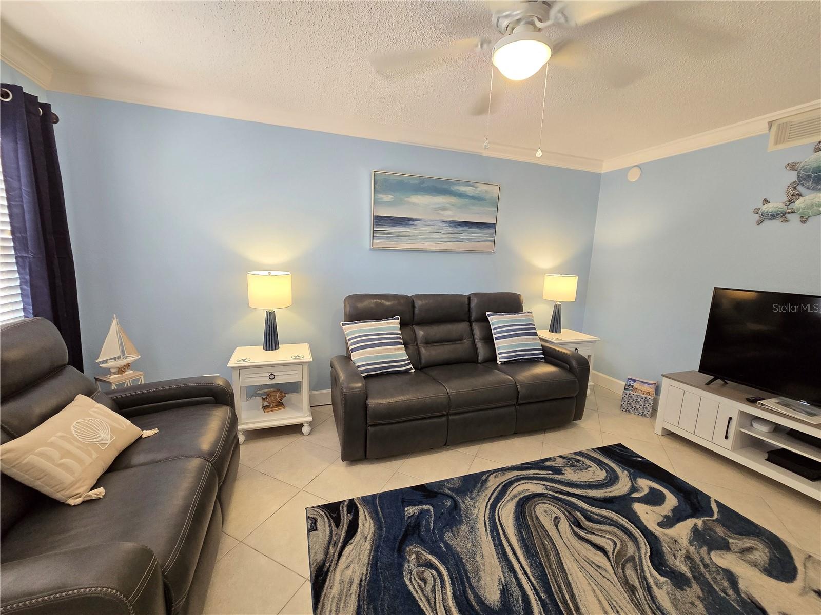 TROPICAL BREEZE CONDO - Residential