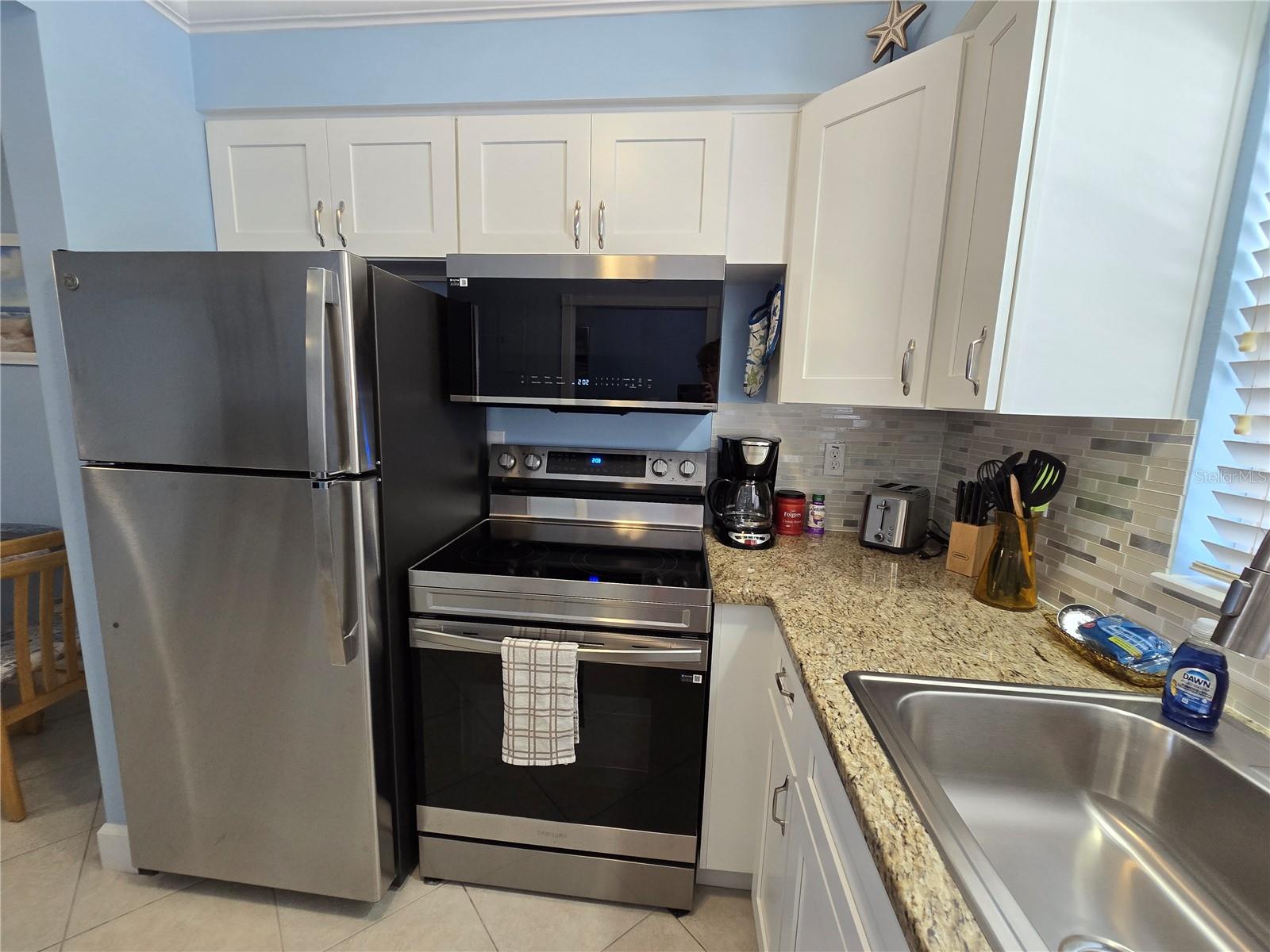 TROPICAL BREEZE CONDO - Residential
