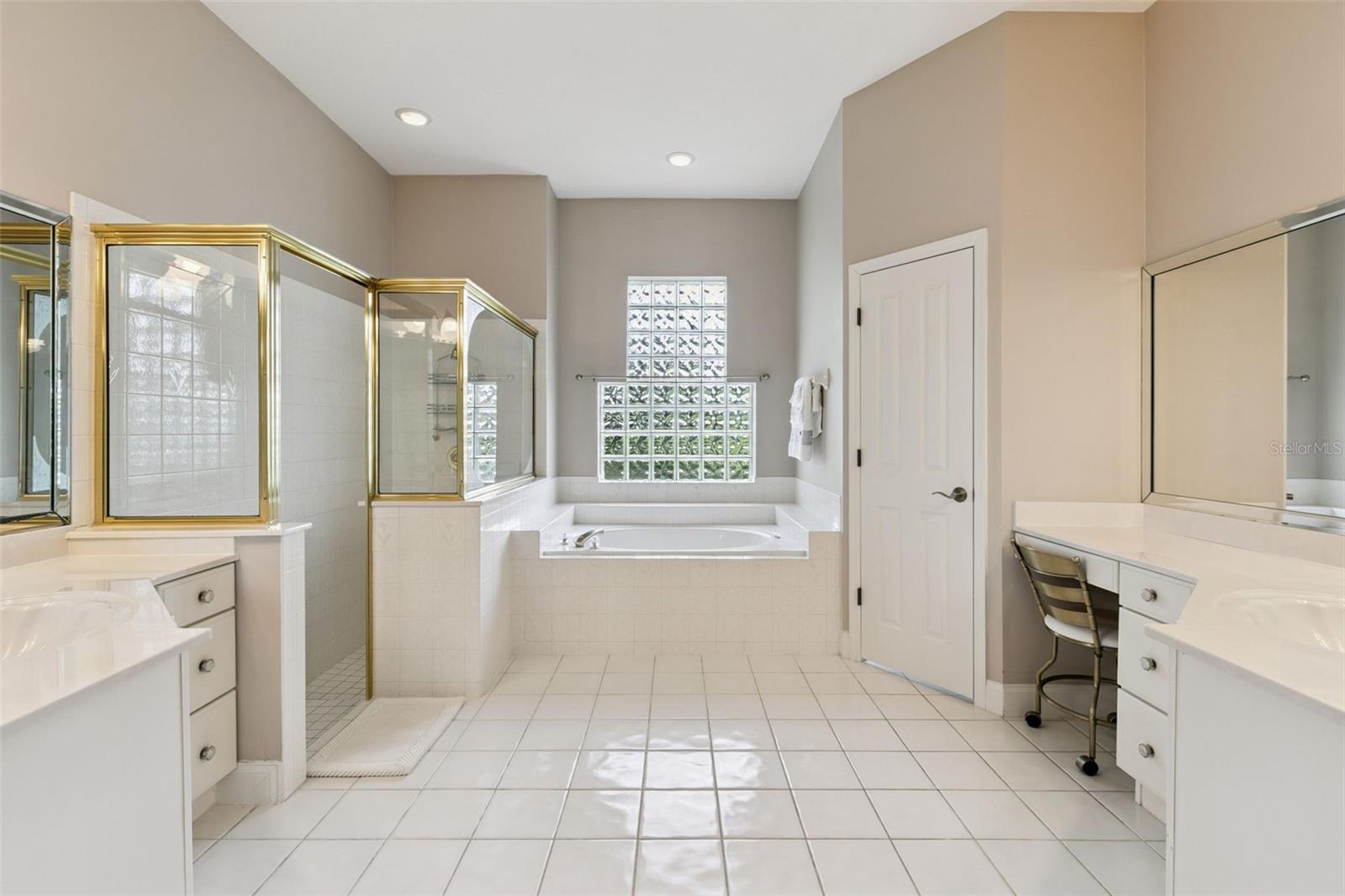 MEADOW BROOKE - Residential