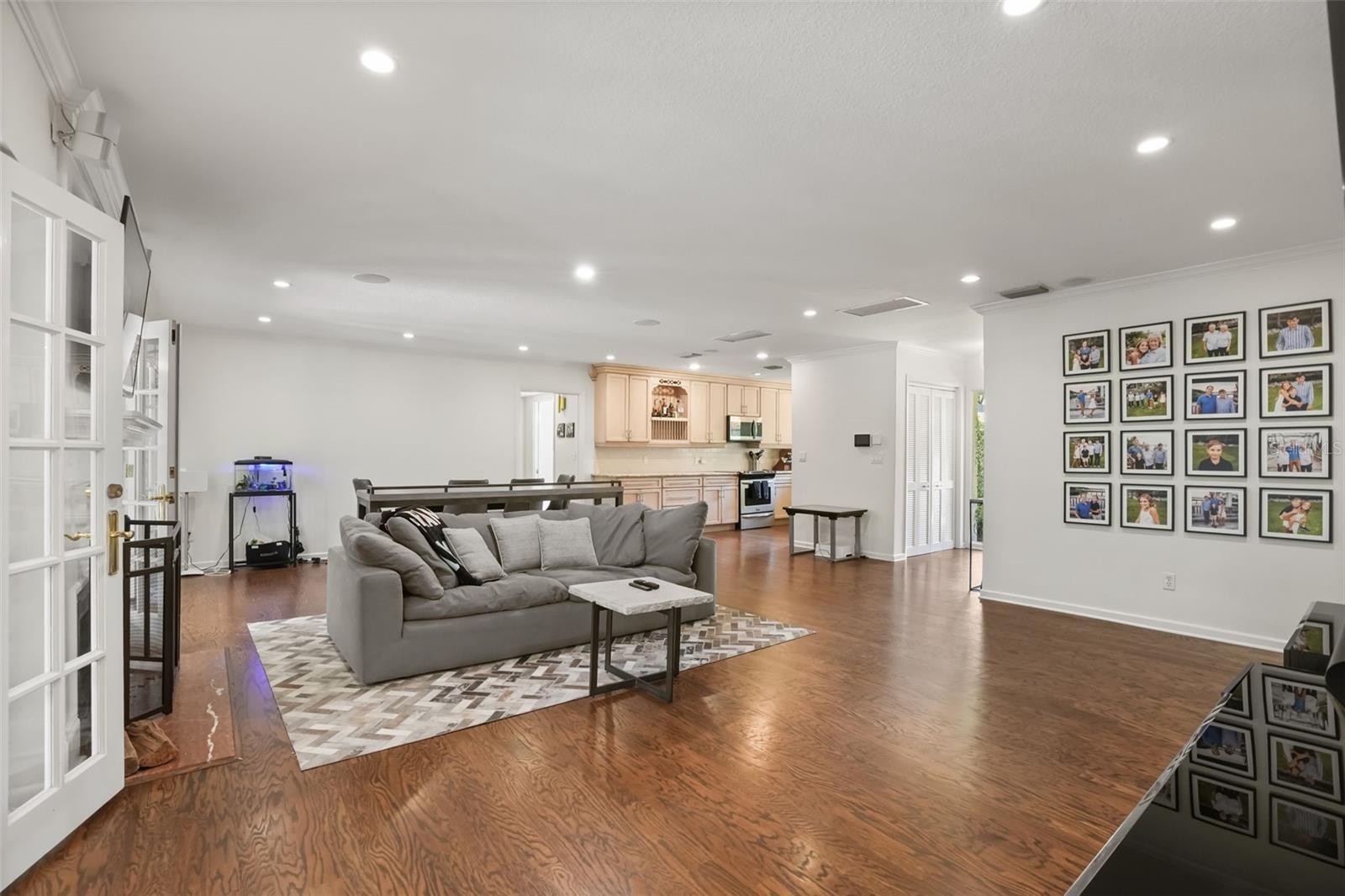 HOLLIEANNA SHORES - Residential