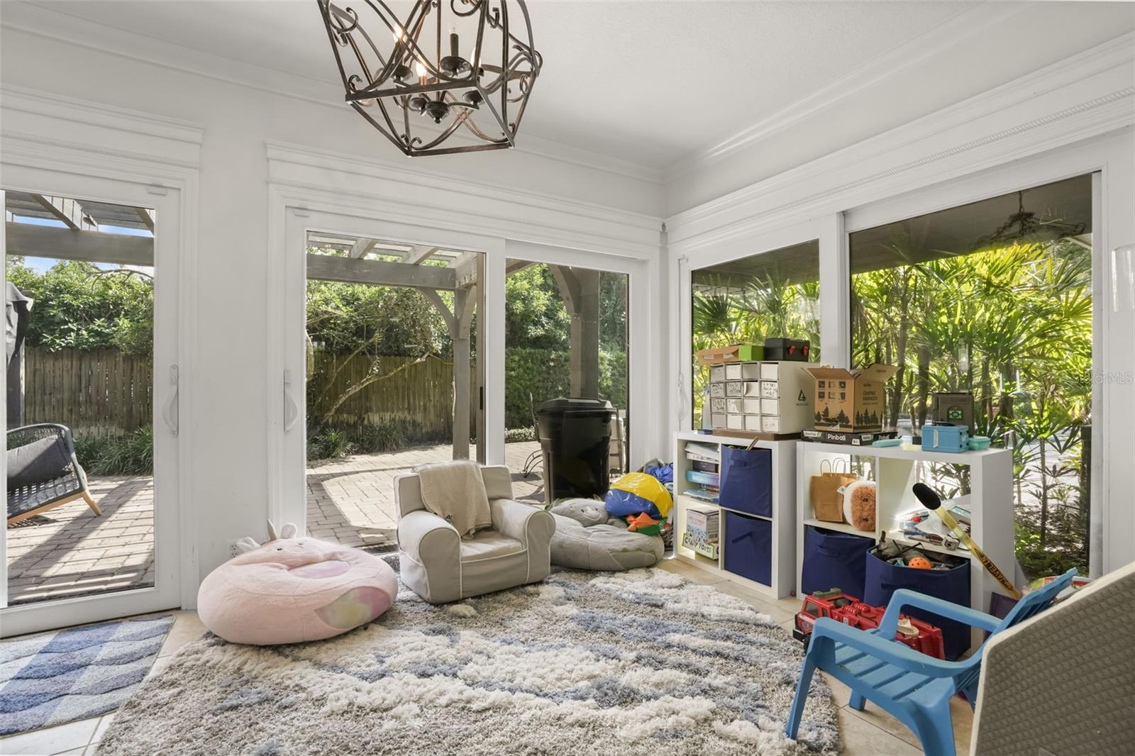 HOLLIEANNA SHORES - Residential