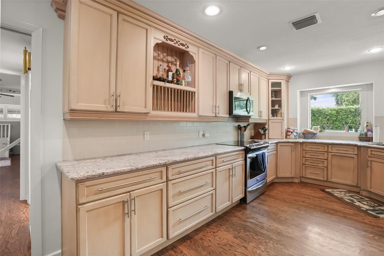 HOLLIEANNA SHORES - Residential