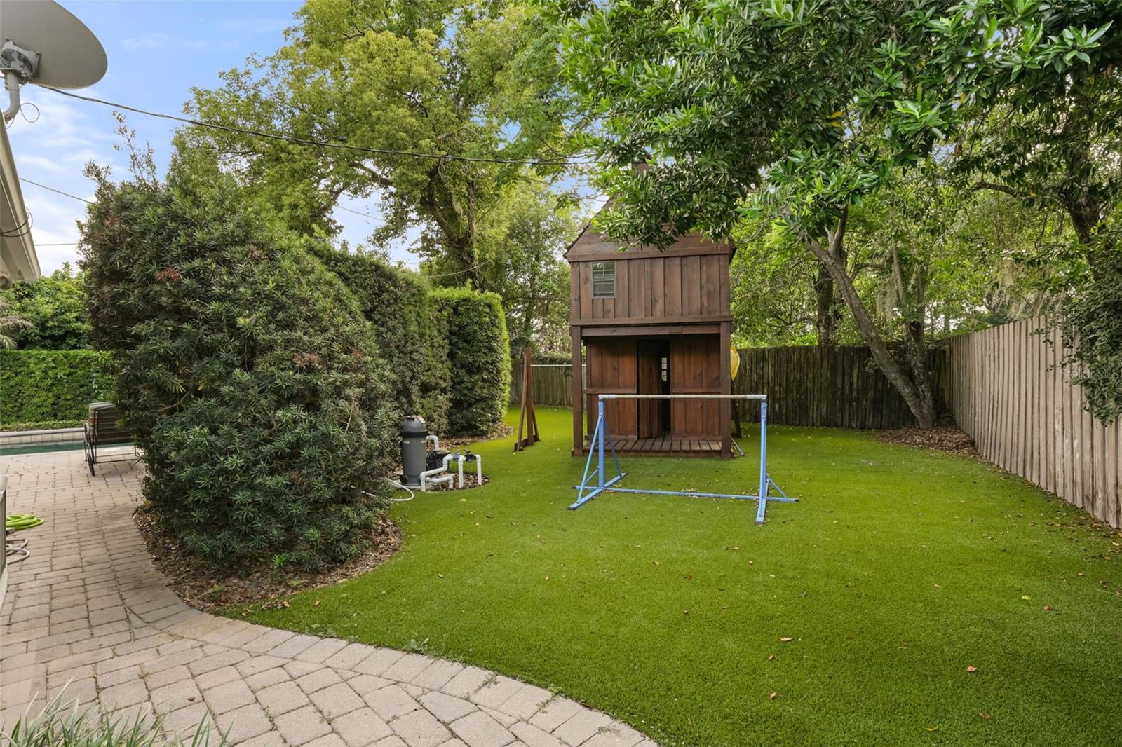 HOLLIEANNA SHORES - Residential