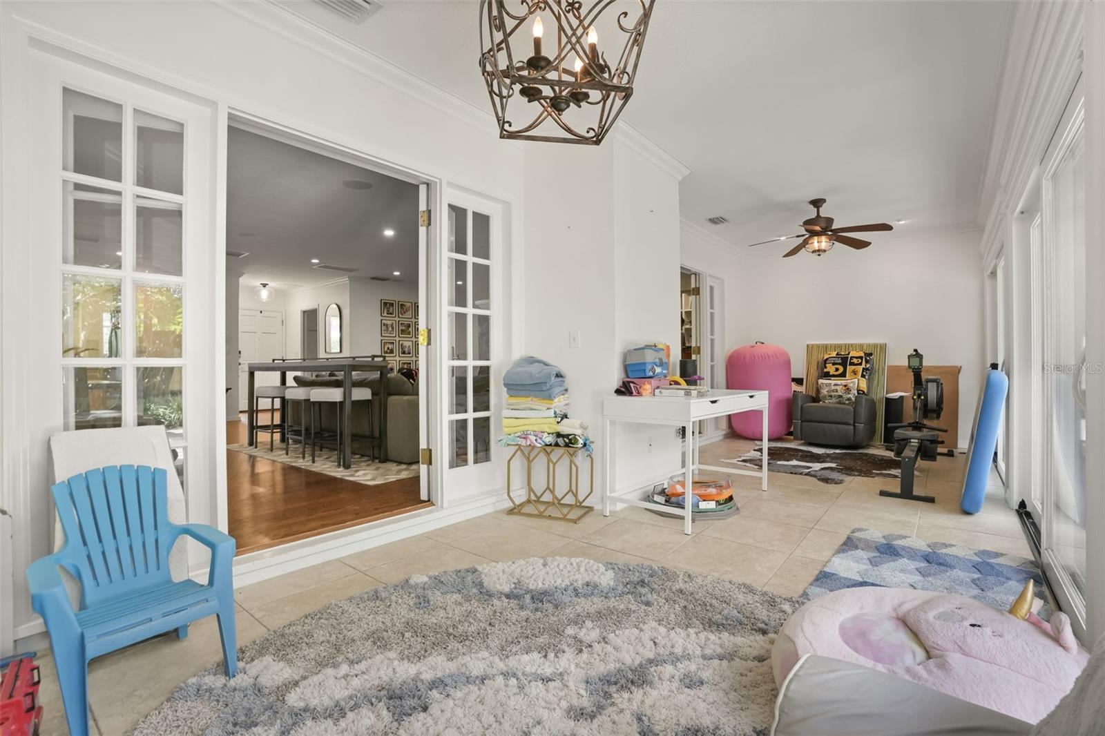 HOLLIEANNA SHORES - Residential