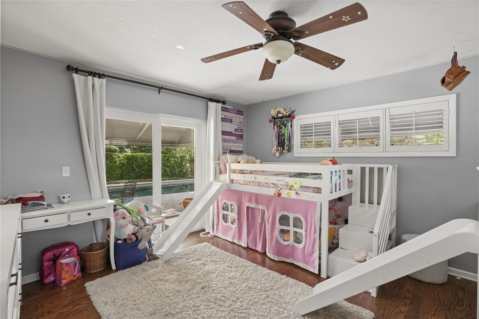 HOLLIEANNA SHORES - Residential